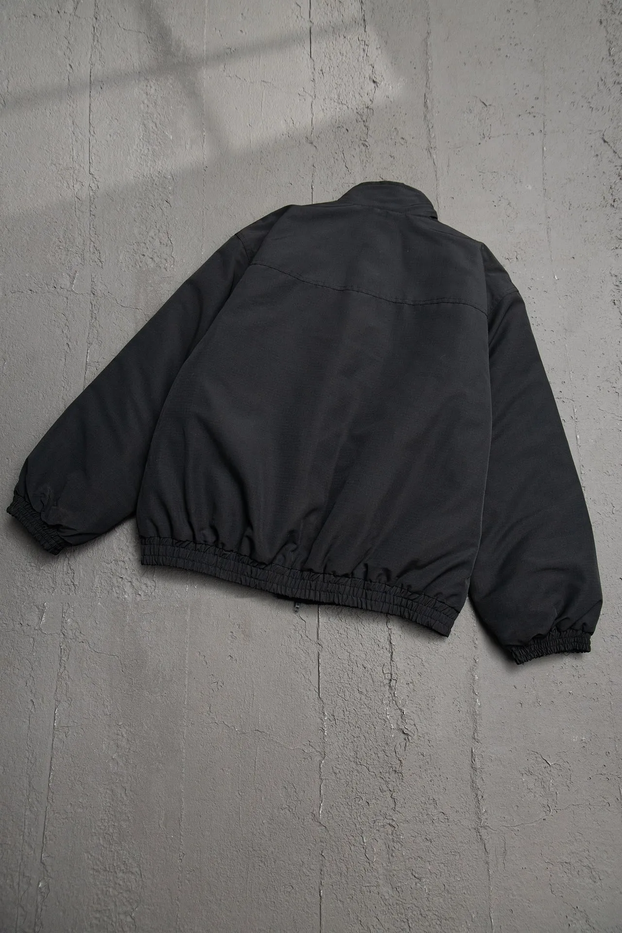 💰600 [Highest version] Balenciaga BLCG 24FW double-ring letter embroidered logo stand-up collar cotton jacket Correct version Made of custom-woven and dyed 7×7 jacquard hidden grid woven fabric, 180 grams of diamond-shaped quilted cotton inside, selected long-staple cotton, warm and comfortable OS ultra-loose silhouette design, side zipper pockets, small high stand-up collar design, elastic waist design at the hem, molded custom hardware zipper Jacket double slider design Tajima high-speed embroidery machine 100,000-needle three-dimensional embroidery Original main mark washed label tag packaging bag Color: black Size: 46/48/50/52 Size chart: Length Bust Shoulder width Sleeve length 46: 70 136 59 64 48: 72 140 60 65 50: 74 144 61 66 52: 76 148 62 67 Note: There is a difference of 1~2CM due to manual measurement.