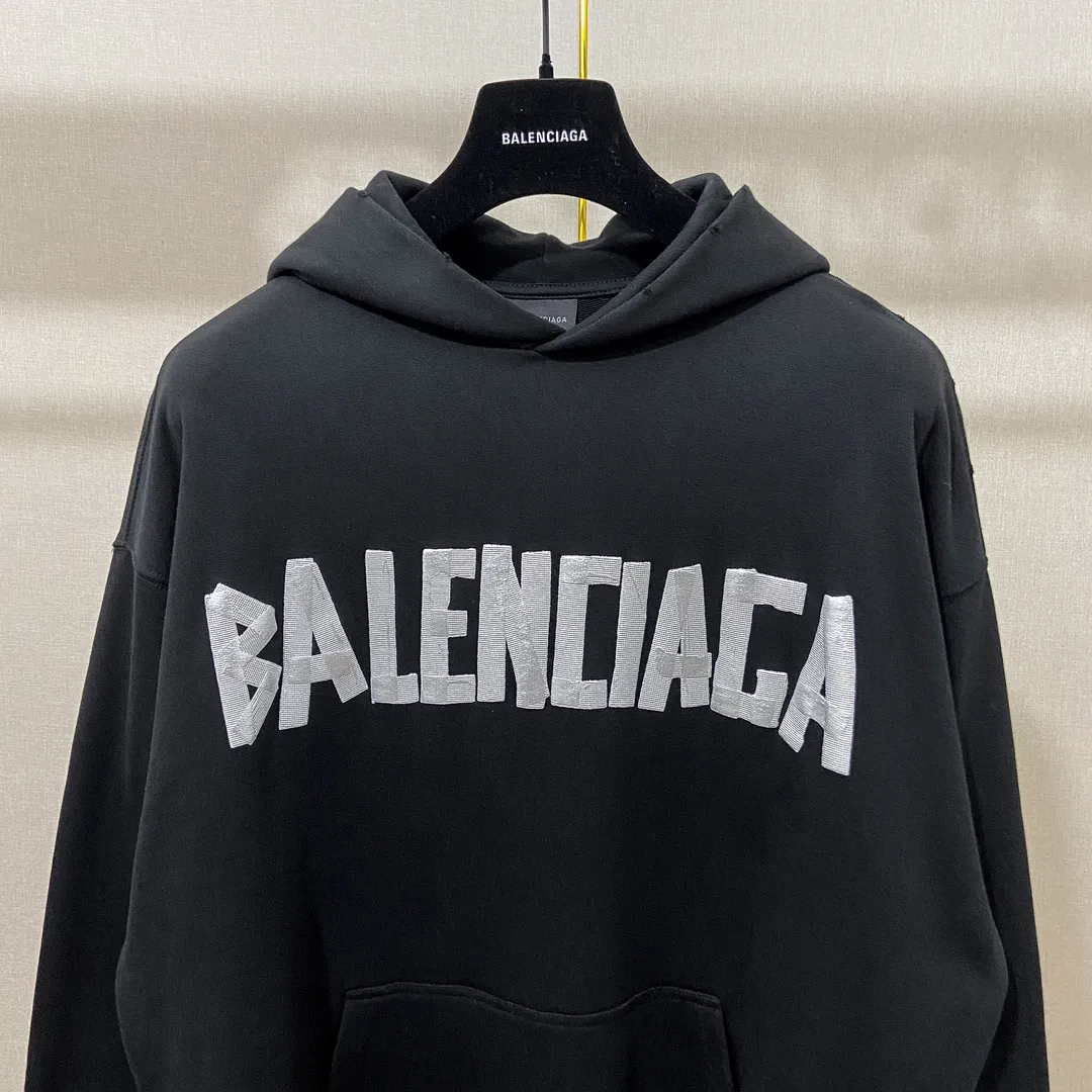 🅿️310 Real photos Top version [BALENCIA*GA] Official website quality Paris new tape series hooded sweatshirt OS version Loose dropped shoulders Unisex style Fabric: 480g 100% cotton terry sweater Technique: Front and back printing Garment wash Worn Distressed Styling Solid color Color: Black blue Off-white Size: XS S M L