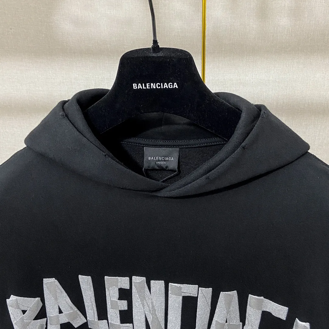 🅿️310 Real photos Top version [BALENCIA*GA] Official website quality Paris new tape series hooded sweatshirt OS version Loose dropped shoulders Unisex style Fabric: 480g 100% cotton terry sweater Technique: Front and back printing Garment wash Worn Distressed Styling Solid color Color: Black blue Off-white Size: XS S M L