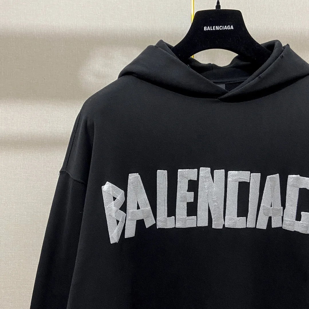 🅿️310 Real photos Top version [BALENCIA*GA] Official website quality Paris new tape series hooded sweatshirt OS version Loose dropped shoulders Unisex style Fabric: 480g 100% cotton terry sweater Technique: Front and back printing Garment wash Worn Distressed Styling Solid color Color: Black blue Off-white Size: XS S M L
