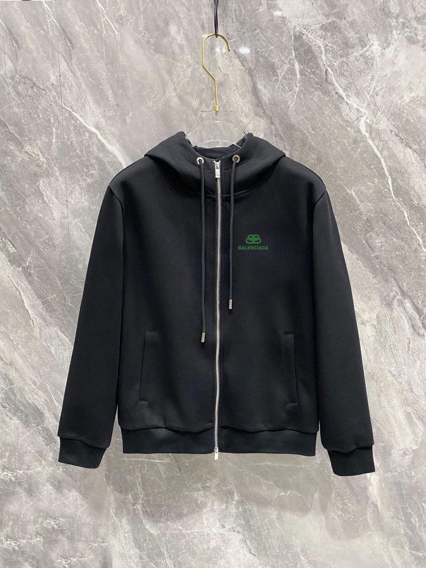 🅿️420 [BALENCIAGA] (Gospel for Fatty) hot-selling suit is coming. Focus on the original version of the official website. 2025 new hot-selling cardigan and sweatshirt suit. The original order is hard to buy🇭🇰. It is the meticulous work of top designers. It has a fitting and perfect upper body effect. All-natural high-quality Roman cotton 100%, close-fitting comfort, noble and elegant! Original hardware embodies elegance and nobility! Counter size: M-5XL (maximum wear up to 220 pounds)