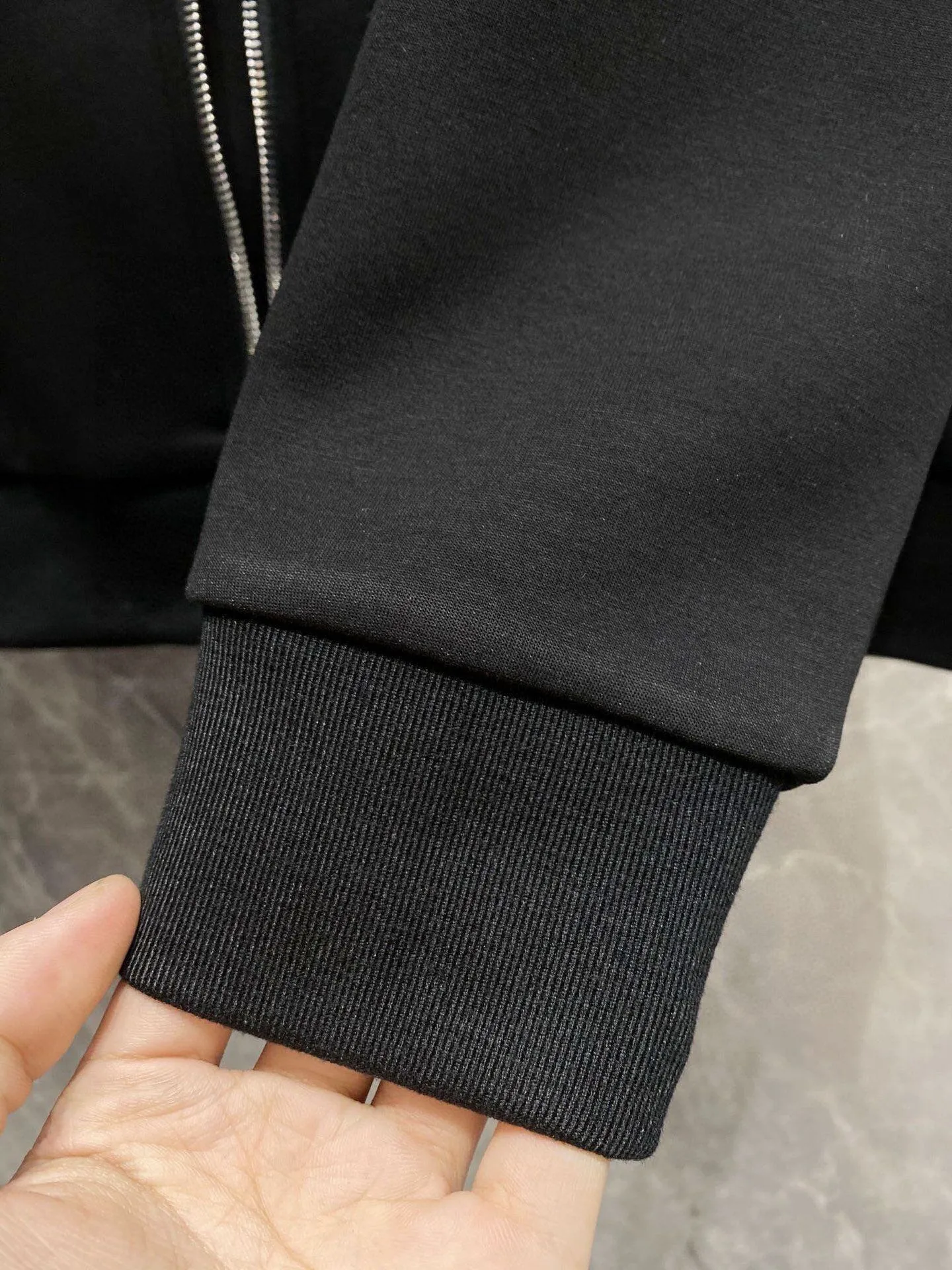 🅿️420 [BALENCIAGA] (Gospel for Fatty) hot-selling suit is coming. Focus on the original version of the official website. 2025 new hot-selling cardigan and sweatshirt suit. The original order is hard to buy🇭🇰. It is the meticulous work of top designers. It has a fitting and perfect upper body effect. All-natural high-quality Roman cotton 100%, close-fitting comfort, noble and elegant! Original hardware embodies elegance and nobility! Counter size: M-5XL (maximum wear up to 220 pounds)