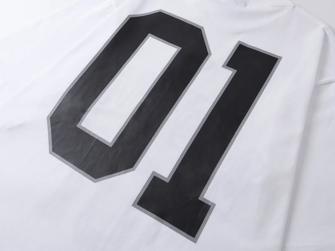 🅿️210 Actual pictures [Top version. Official website quality] BALENCI*GA/Paris.SS25 latest basketball uniform embroidered printed long-sleeved T-shirt. The front embroidery is embroidered and printed using a Tajima computer embroidery machine, the lower left corner is stamped, and the back piece is printed. Brick cabinets are synchronized. Genuine products are developed at the first time. The fabric is made of Paris ZP custom-woven and dyed cotton double yarn. Weighing 260 grams, the cloth surface is clean. The cloth pattern is clear, soft and comfortable. The threads are dyed with no color difference. The printing uses environmentally friendly imported materials, the letters are clear and the effect is three-dimensional. The version adopts OS loose shoulder design. Same style for men and women. Code: BL253626 Color: black, white, orchid, purple, yellow, green. Size: XS S M L