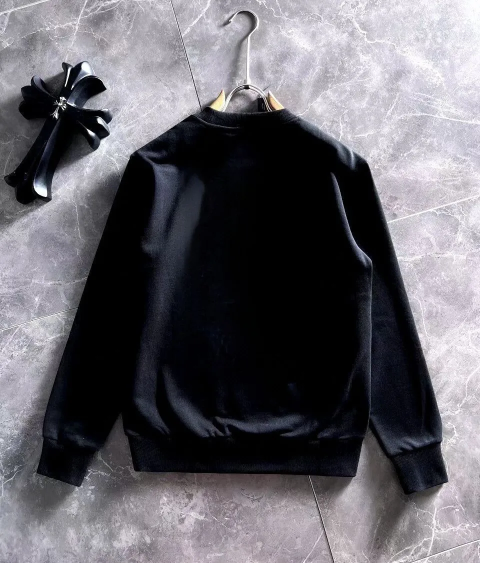 🅿️220 brand [BALENCIAGA] (good news for fat people) 2025ss autumn latest long-sleeved round-neck sweatshirt, available simultaneously on the official website. Refreshing and breathable. Made of top Tencel Roman. Comfortable and soft. 3D stereoscopic clarity. Super fashion sense. Great gift for personal use. Size: M-5XL (can wear up to 220 pounds)