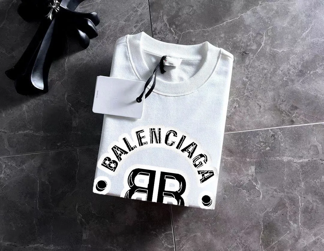 🅿️220 brand [BALENCIAGA] (good news for fat people) 2025ss autumn latest long-sleeved round-neck sweatshirt, available simultaneously on the official website. Refreshing and breathable. Made of top Tencel Roman. Comfortable and soft. 3D stereoscopic clarity. Super fashion sense. Great gift for personal use. Size: M-5XL (can wear up to 220 pounds)