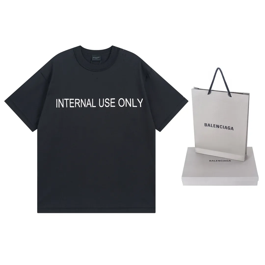 🅿️180 detailed pictures [Top version. Official website quality] BALENCI*GA/Paris #2024 new style. INTERNALUSEONLY letter logo on the front and back ready-to-wear worn short-sleeved T-shirt. Rear collar badge. Ready-made clothes are made with reverse bottoms as the top. #2024 Spring and Summer Brick Cabinet Synchronization Welcome to compare. The fabric is made of Paris ZP custom-woven and dyed cotton double yarn, with a weight of 260 grams. The cloth surface is clean. The cloth pattern is clear, soft and comfortable. The threads are dyed with no color difference. The classic letter LOGO is printed with imported environmentally friendly glue. The letters are clear and the effect is three-dimensional. Restore the brick cabinet, adopt OS loose shoulder style. Same style for men and women. Code: BL223385 Color: black. Off-white Size: XS to L