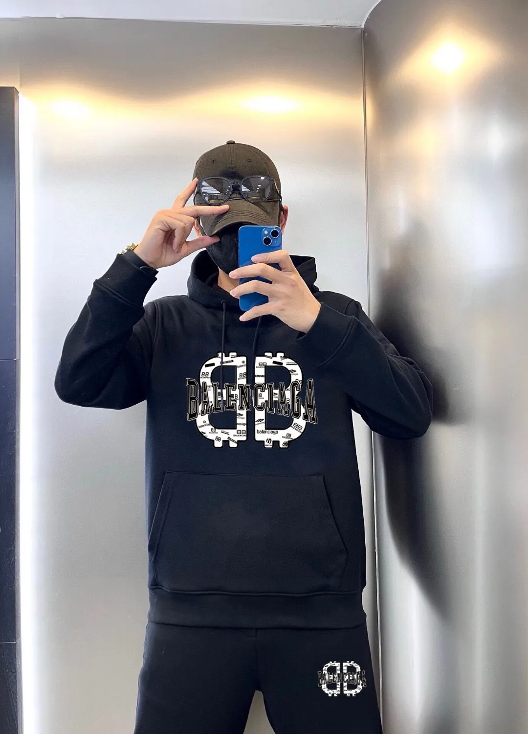 🅿️400 [BALENCIAGA] (Good news for fat people) hot-selling suit is coming. Focus on the original version of the official website. 2025 new hot-selling cardigan and sweatshirt suit. The original order is hard to buy🇭🇰. It is the meticulous work of top designers. It has a fitting and perfect upper body effect. 100% natural high-quality Roman cotton, close-fitting comfort, noble and elegant! Original hardware embodies elegance and nobility! Counter size: M-5XL (maximum wear up to 220 pounds)