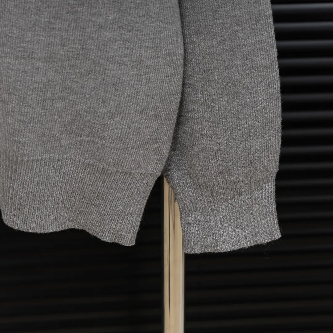 🅿️320 Style: BLA Balenciaga Double B knitted long-sleeved sweater Size: S-XXL Fabric: Wool blend Accessories: Full set of customized original accessories No gender distinction, same style for men and women