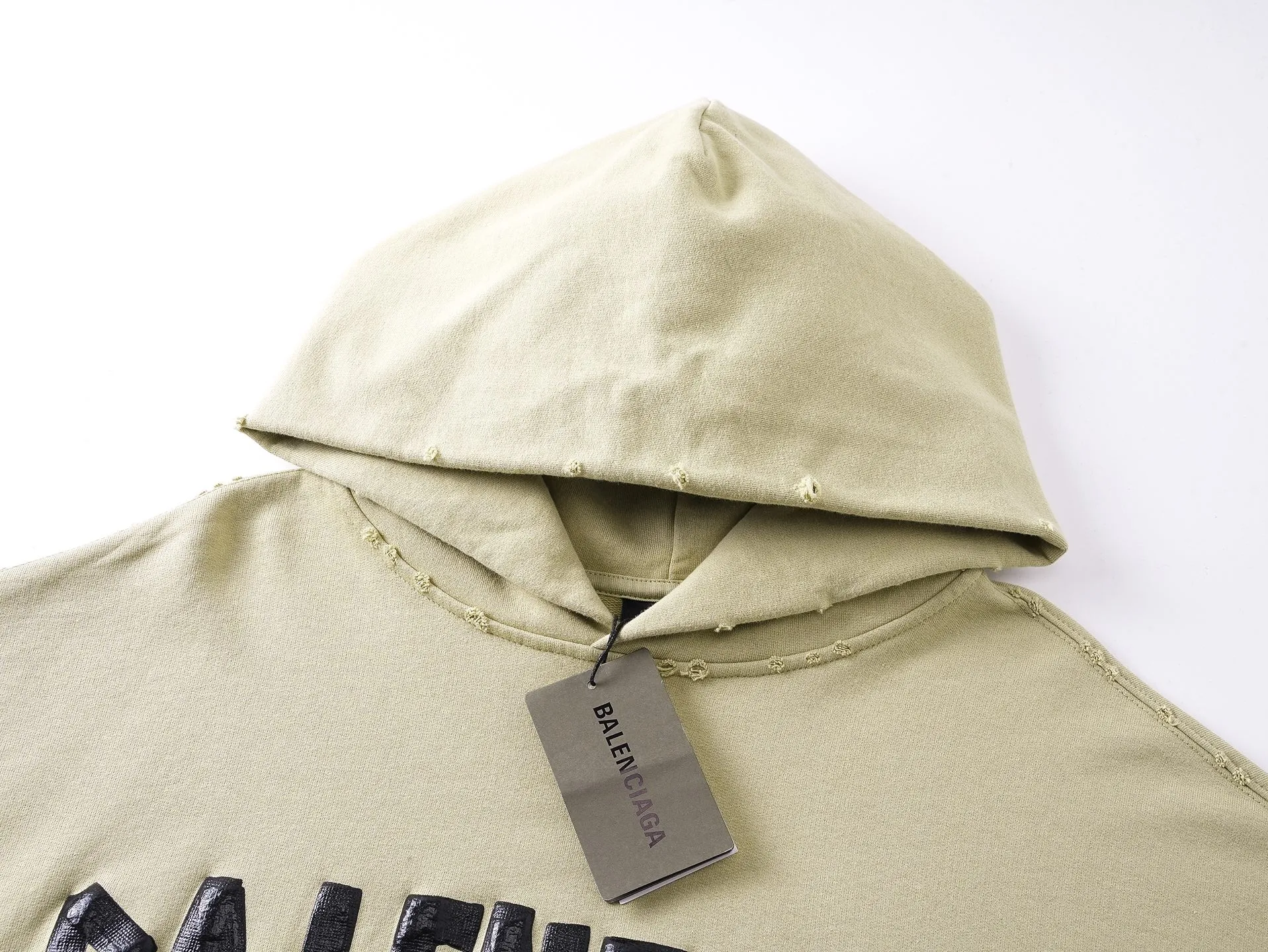 🅿️380 real photos [Top version. Official website quality] BALENCI*GA/Paris. 23ss latest classic hot model. Purchase the original board at the first time. Color. Printing. Washing. Production and authenticity. Wrong version in Jubie market. Welcome to compare. Tape direct printing. Ready-to-wear hooded sweatshirt washed and worn twice. The brick cabinet is synchronized. The fabric is made of Paris ZP custom-woven and dyed cotton sweatshirt. The weight is 450 grams. The cloth surface is clean. The cloth pattern is clear, soft and comfortable, and the threads are dyed with no color difference. The classic pattern adopts Kornit imported direct injection. The letters are clear and the effect is three-dimensional. Restored brick cabinet. The garments were washed and aged, and polished by many hands. Produced by ultra-heavy craftsmanship, special market currency. Note⚠️ZP fabric is made of fine-grained yarn. Pay attention to the big difference! Welcome to compare! The version adopts OS loose shoulder version. The same style for men and women. Code: BL238016 Color: dark gray blue, Paris blue, washed black, burgundy, fluorescent yellow, green, floral gray, sky blue, khaki Size: XS S M L