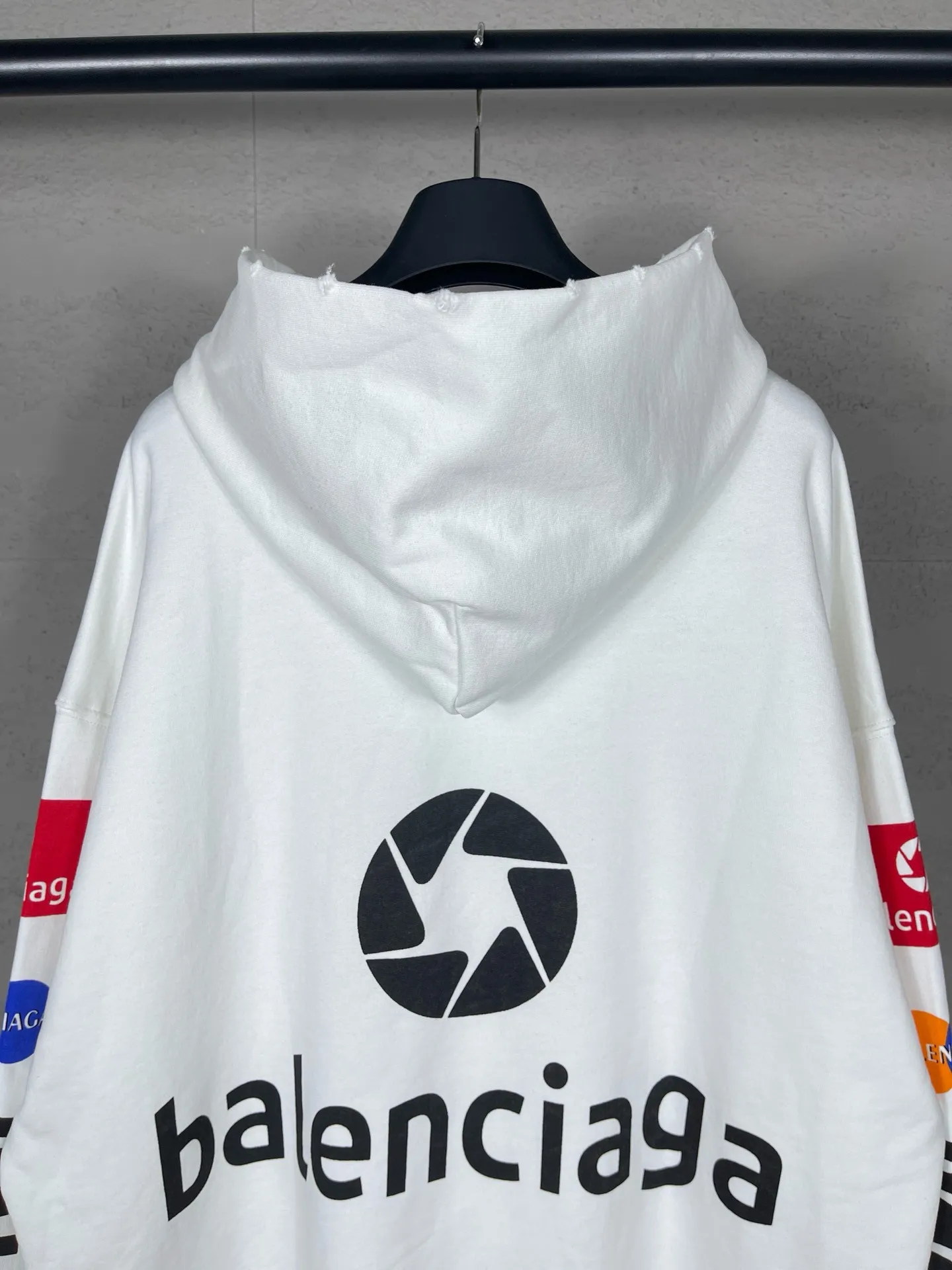 🅿️320 real photos [Top version. Official website quality] BALENCI*GA/Paris BALENCI*GA#2024 latest model, many classic full LOGO racing suits printed ready-to-wear worn hooded sweatshirts and brick cabinets synchronized. Genuine products are developed and developed in the first time. Welcome to compare! The fabric is made of Paris ZP custom-woven and dyed cotton sweatshirt. The weight is 450 grams. The cloth surface is clean. The cloth pattern is clear. It is soft and comfortable. It has good color fastness and is not easy to change color. The threads are woven and dyed with no color difference. The printing is done by computer direct printing, with a three-dimensional effect. The garments are distressed and worn, with ultra-high craftsmanship. The version adopts the OS loose shoulder style. Same style for men and women. Coding: BL238009 Color: white, dark blue gray Size: XS S M L