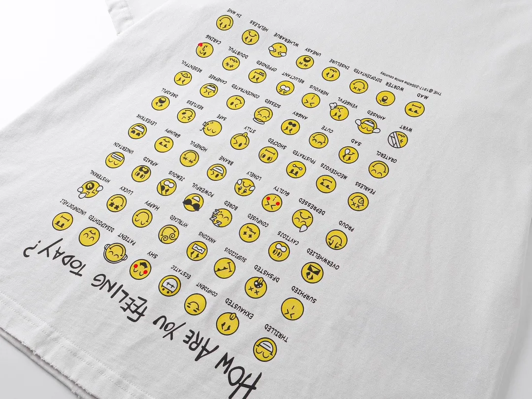 🅿️190 real photos [Top version. Official website quality] BALENCI*GA/Paris. SS25 latest smiley face collection printed washed, distressed and worn short-sleeved T-shirt. Ready-to-wear, many distressed and worn. Brick cabinets are synchronized. Genuine products are developed at the first time, and you can print and compare! The fabric is made of Paris ZP custom-woven and dyed cotton double yarn. Weighing 260 grams, the cloth surface is clean. The cloth pattern is clear, soft and comfortable. The threads are dyed with no color difference. The printing is made of environmentally friendly imported materials. The letters are clear and the effect is three-dimensional. The version adopts OS loose shoulder design. Same style for men and women. Code: BL223610 Color: black, off-white Size: XS S M L