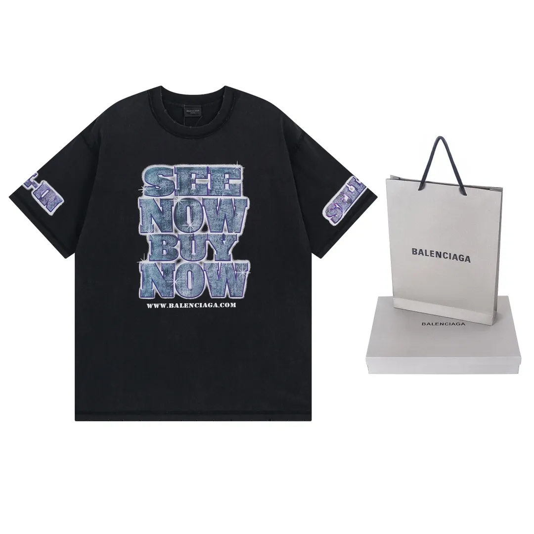 🅿️200 Detailed pictures [Top version. Official website quality] BALENCI*GA/Paris. 2024. SEENOWBUYNOW new style. Large LOGO on the front, back, left and right sleeves, direct-printed washable T-shirt, using reverse bottom method, brick cabinet synchronization. Genuine product developed at the first time, welcome to compare! The fabric is made of Paris ZP custom-woven and dyed cotton double yarn. Weighing 260 grams, the cloth surface is clean. The cloth pattern is clear, soft and comfortable. The threads are dyed with no color difference. The classic LOGO is printed using imported machine-made white ink direct printing. The letters are clear and the effect is three-dimensional. Restore the brick cabinet. Different market currency, welcome to compare, the version adopts OS loose shoulder version. Same style for men and women Coding: BL223353 Color: Washed black Size: XS to L