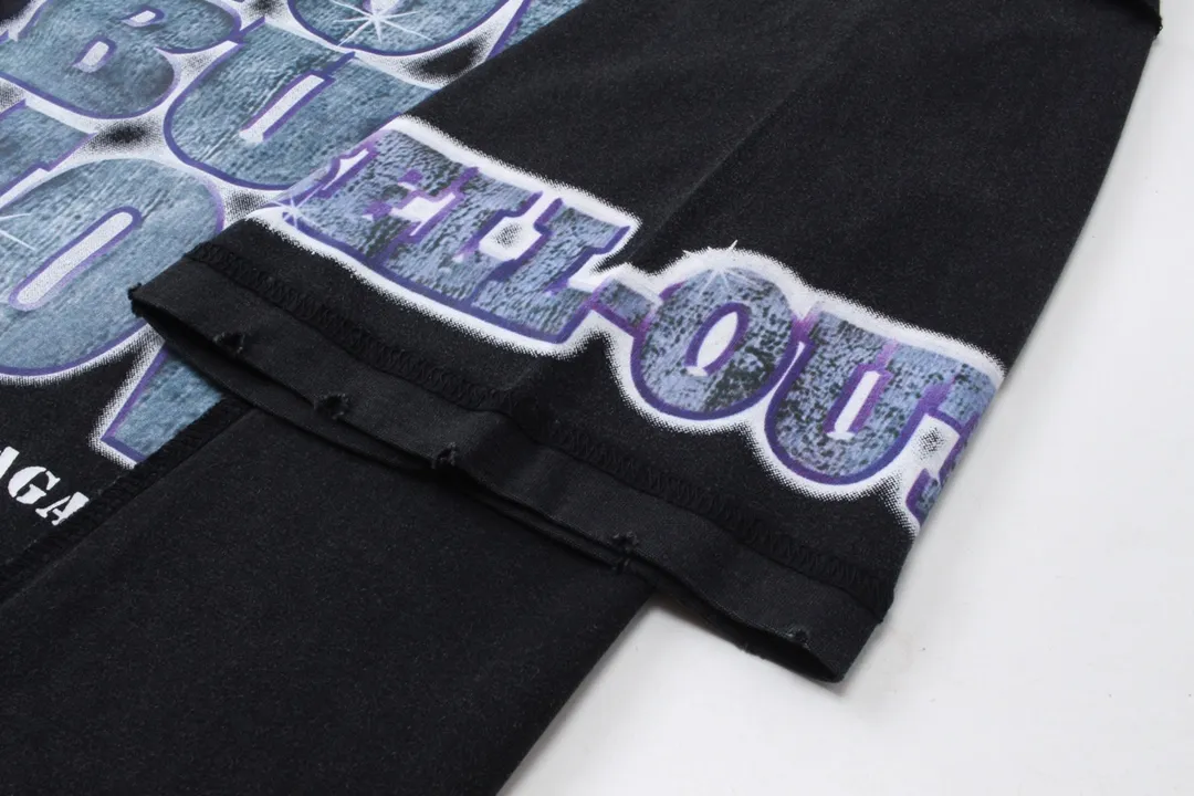 🅿️200 Detailed pictures [Top version. Official website quality] BALENCI*GA/Paris. 2024. SEENOWBUYNOW new style. Large LOGO on the front, back, left and right sleeves, direct-printed washable T-shirt, using reverse bottom method, brick cabinet synchronization. Genuine product developed at the first time, welcome to compare! The fabric is made of Paris ZP custom-woven and dyed cotton double yarn. Weighing 260 grams, the cloth surface is clean. The cloth pattern is clear, soft and comfortable. The threads are dyed with no color difference. The classic LOGO is printed using imported machine-made white ink direct printing. The letters are clear and the effect is three-dimensional. Restore the brick cabinet. Different market currency, welcome to compare, the version adopts OS loose shoulder version. Same style for men and women Coding: BL223353 Color: Washed black Size: XS to L