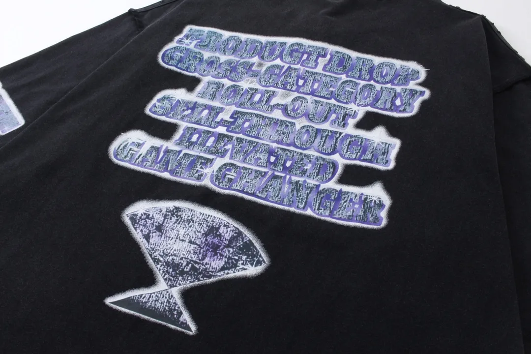 🅿️200 Detailed pictures [Top version. Official website quality] BALENCI*GA/Paris. 2024. SEENOWBUYNOW new style. Large LOGO on the front, back, left and right sleeves, direct-printed washable T-shirt, using reverse bottom method, brick cabinet synchronization. Genuine product developed at the first time, welcome to compare! The fabric is made of Paris ZP custom-woven and dyed cotton double yarn. Weighing 260 grams, the cloth surface is clean. The cloth pattern is clear, soft and comfortable. The threads are dyed with no color difference. The classic LOGO is printed using imported machine-made white ink direct printing. The letters are clear and the effect is three-dimensional. Restore the brick cabinet. Different market currency, welcome to compare, the version adopts OS loose shoulder version. Same style for men and women Coding: BL223353 Color: Washed black Size: XS to L