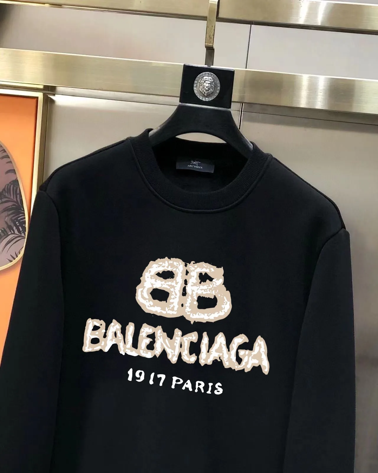 🅿️380 direct batch [BALENCIAGA] (Fat Man’s Gospel) hot-selling suit is coming. Focus on the original version of the official website. 2025 new hot-selling sweatshirt suit. The original order is the best. 🇭🇰The meticulous work of top designers. Just for a fitting and perfect upper body effect. 100% natural high-quality Roman cotton, close-fitting comfort, noble and elegant! Original hardware embodies elegance and nobility! Counter size: M-5XL (maximum wear up to 220 pounds)