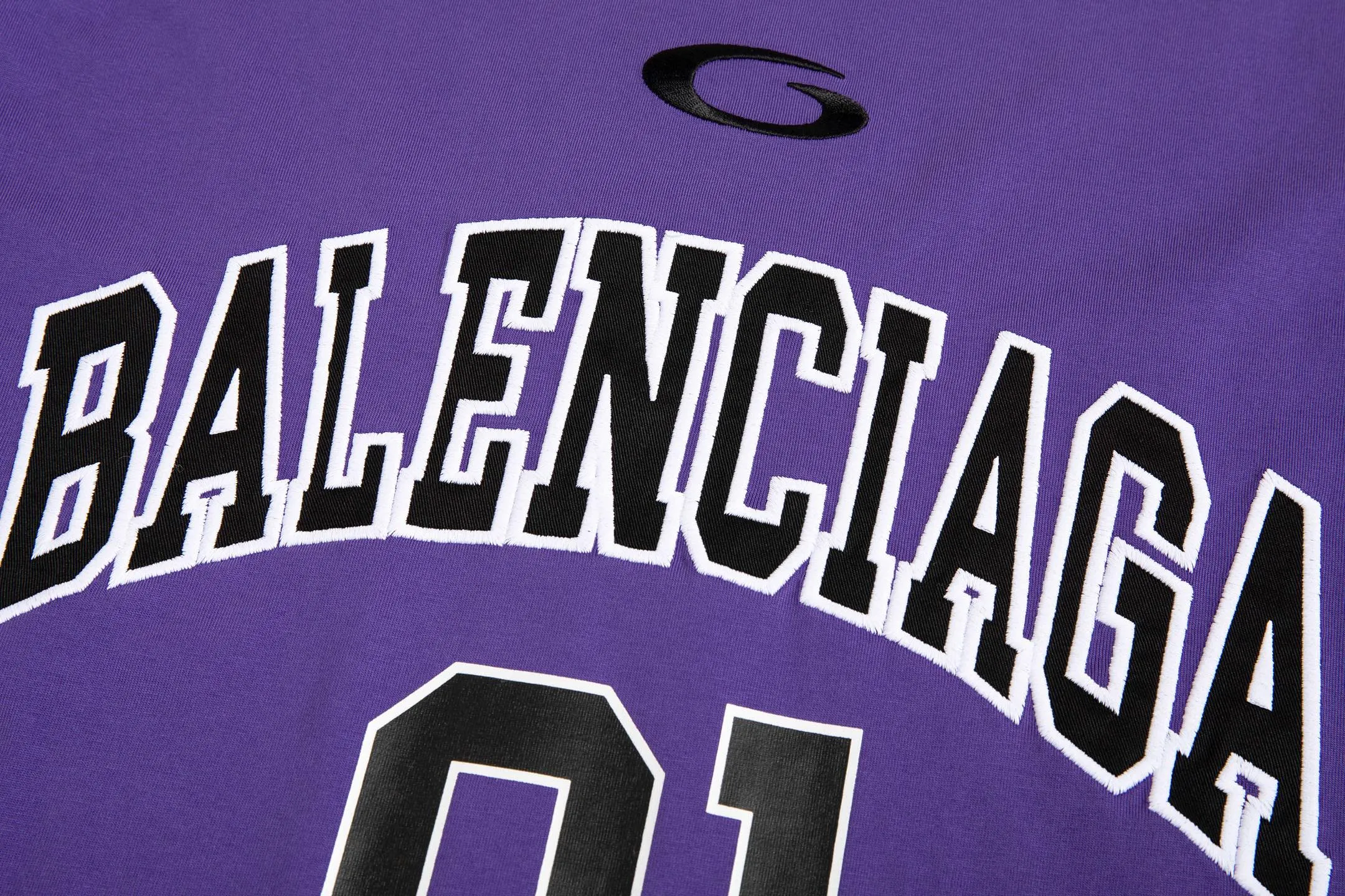 🅿️200 9180# Detailed picture Top version [[BALENCIA*GA] official website quality Paris new basketball jersey embroidered printed short-sleeved T-shirt OS version loose dropped shoulders Unisex fabric: 260 grams 100% cotton double yarn Process: embroidery printing on the front panel Car stamp in the lower left corner Back panel printing Garment washing Shape fixing Color: black white blue purple yellow Size: XS S M L