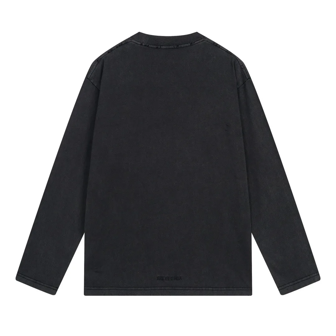 🅿️270 - BALENCI*GA 24s Paris Rammstein band co-branded long-sleeve. The fabric is made of Paris ZP custom-woven and dyed double-yarn pure cotton fabric 280g. The threads are custom-woven and dyed without color difference. The classic LOGO pattern on the front and back is made of Kornit direct-injection. Letter pull cracking process. Ready-to-wear wash. Two high-temperature styling washes. Os dropped shoulder loose version, same style for men and women! ! -Color: washed black