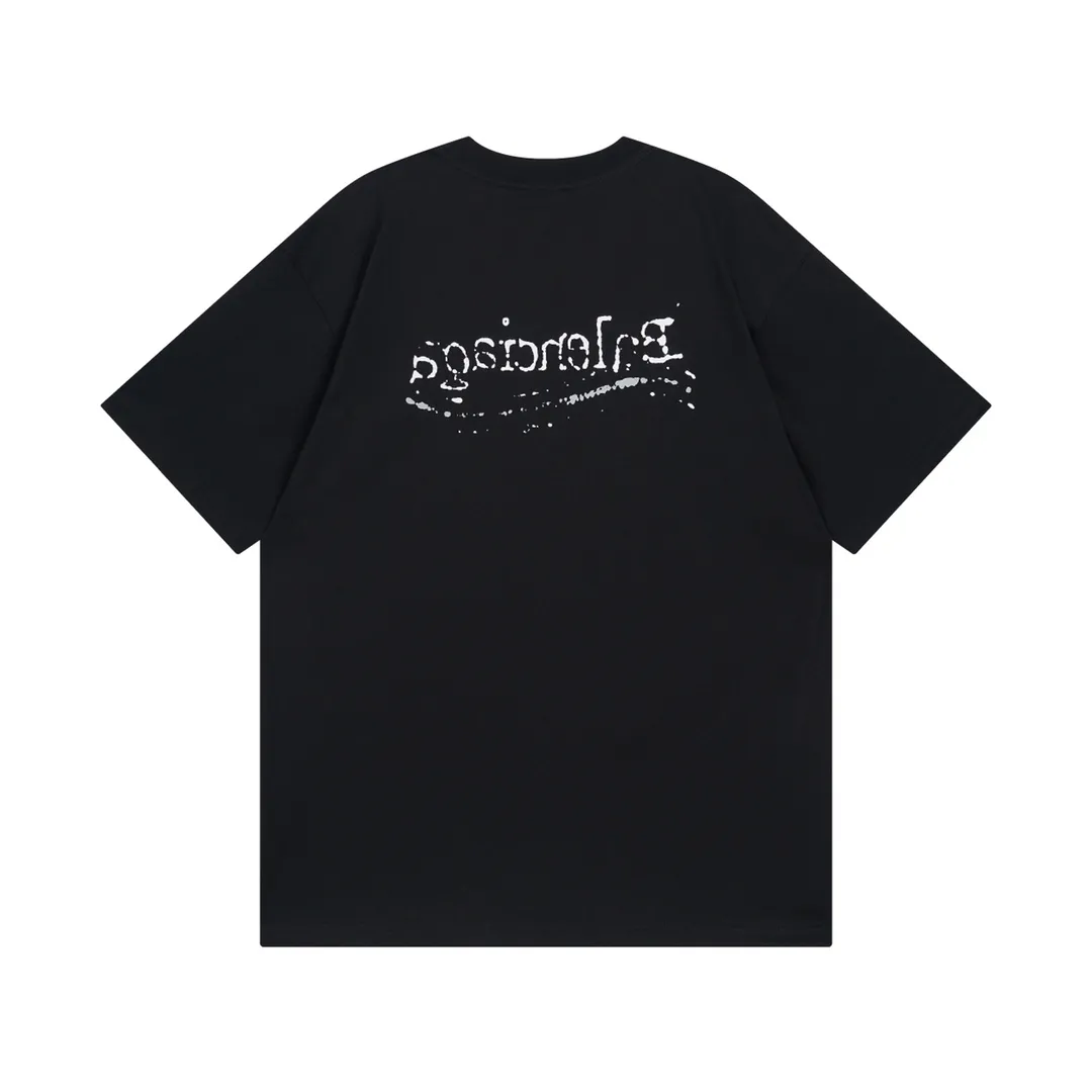 🅿️170 detailed pictures [Top version. Official website quality] BALENCI*GA/Paris #New front and rear Coke classic LOGO graffiti short-sleeved T-shirt #2023 autumn and winter new style. Brick cabinet synchronization.                       The fabric is made of Paris ZP custom-woven and dyed cotton sweatshirt. The weight is 260 grams. The cloth surface is clean. The cloth pattern is clear, soft and comfortable. The color fastness is good. It is not easy to change color. The printing uses a circular machine to imitate hand-painted effects. There are no burrs. The color is returned to the original board and the brick cabinet is restored. The version adopts OS loose shoulder version. Same style for men and women. Code: BL223309 Color: Black Size: XS to L