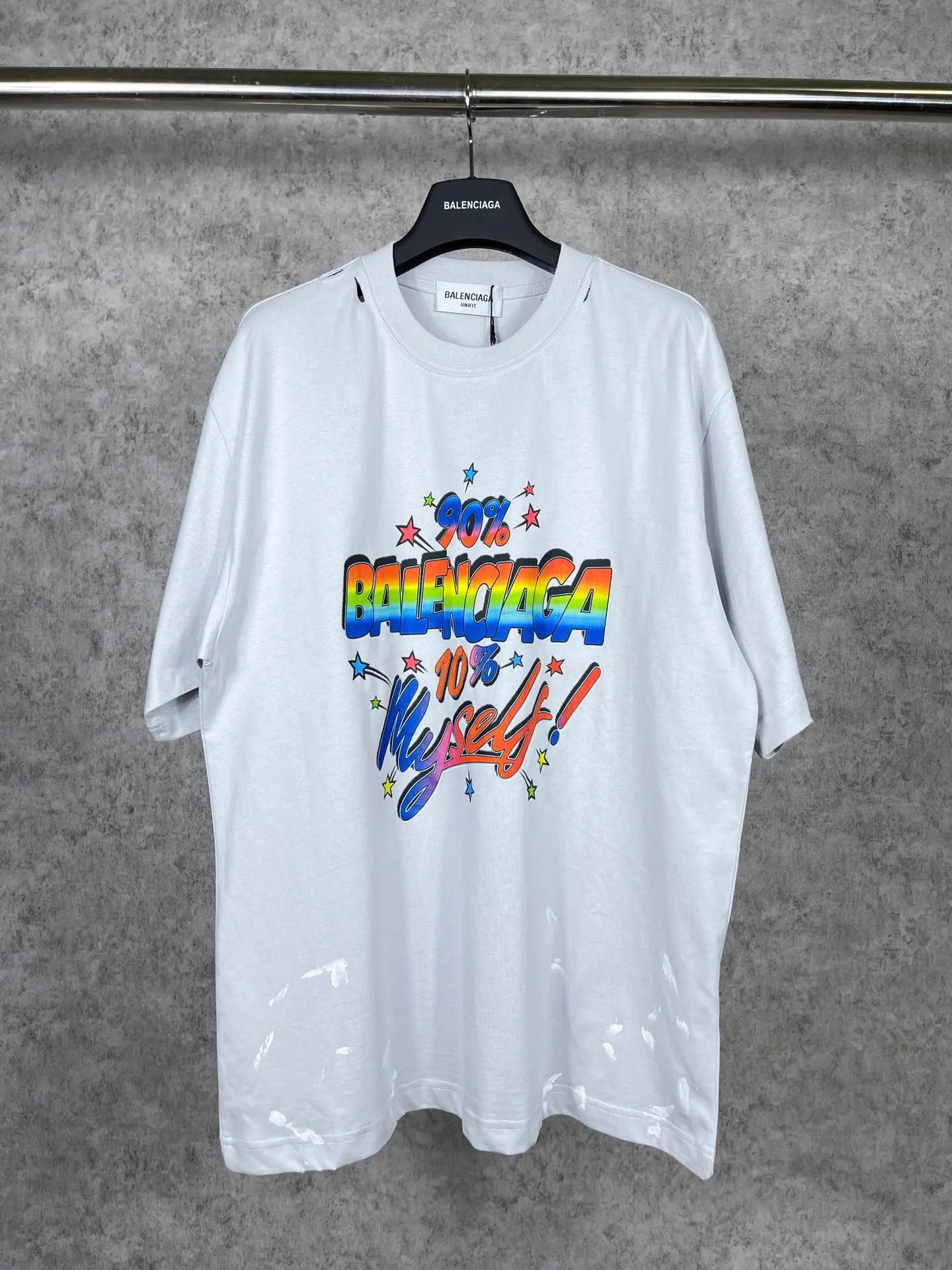 🅿️194 Actual pictures [Top version. Official website quality] BALENCI*GA/Paris. Colorful 90% letter printed washed and distressed short-sleeved T-shirt. Brick cabinet synchronization. The fabric is made of Paris ZP custom-woven and dyed 100% cotton double yarn compact cotton. The weight is 260 grams, the cloth surface is clean. The cloth pattern is clear, soft and comfortable. The threads are dyed with no color difference. The classic pattern printing uses Kornit digital direct printing + elliptical machine environmentally friendly imported glue splash ink printing. The ready-made garments are washed, worn, hand-painted graffiti, and restored to brick cabinets. The whole piece of clothing is extremely complex in craftsmanship. Different market currency, welcome to compare, the version adopts OS loose shoulder version. Same style for men and women Code: BL223015 Color: Washed black. Light gray Size: XS S M L