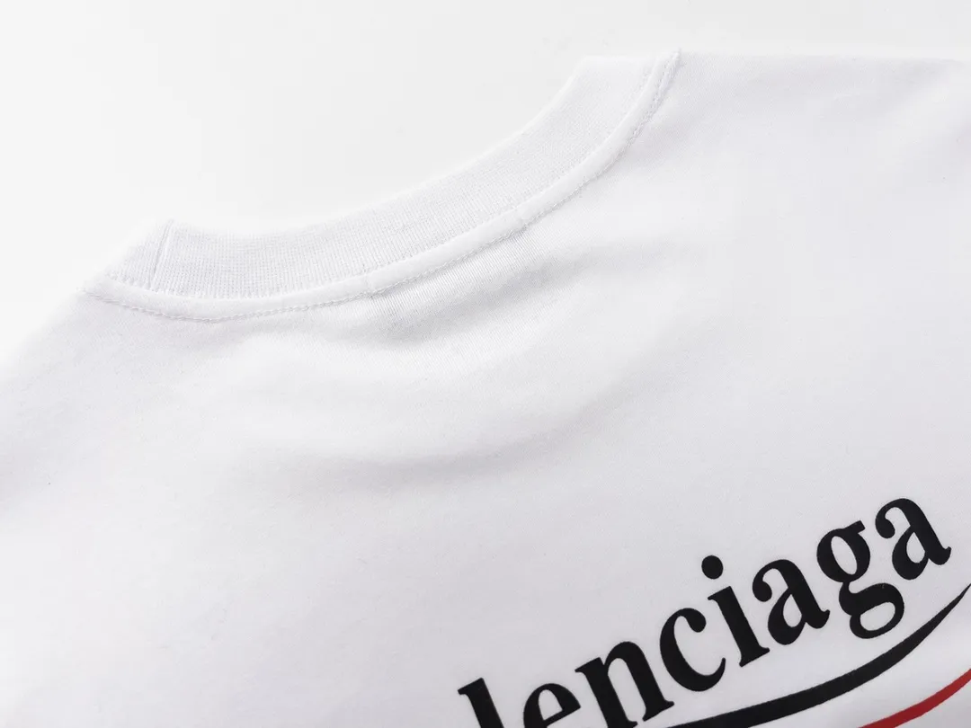 🅿️166 Detailed picture [Top version. Official website quality] BALENCI*GA/Paris #Classic, Coke printed short-sleeved T-shirt# The fabric is made of Paris ZP custom-woven and dyed cotton double yarn. Weighing 260 grams, the cloth surface is clean. The cloth pattern is clear, soft and comfortable. The threads are dyed with no color difference. The classic pattern printing uses environmentally friendly imported glue and precision stencil. The letters are clear. No burrs. The three-dimensional effect is strong. All colors are synchronized with the brick cabinets, custom woven and dyed, and will not fade. Different market currencies. The version adopts OS loose shoulder style. Same style for men and women. Code: BL223029 Color: white, black, yellow, red, gray, gray orchid, blue, military green, navy. Size: XS to L