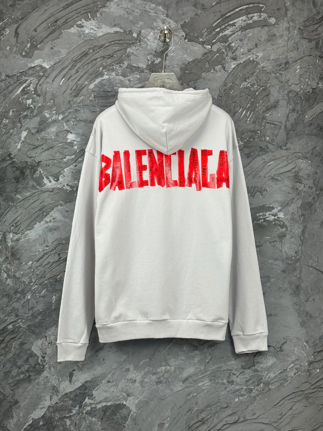 🅿️400 BALENCI*GA Paris' latest masking tape style hooded long-sleeved zipper sweatshirt. The back pattern is printed with imported environmentally friendly materials, and the tape is glued. Customized matching hardware. The letters are clear. The effect is three-dimensional. Exclusively pattern-woven and dyed 460g fabric. Threads are dyed in the same vat with zero color difference. Brick cabinet synchronization. Welcome to compare. Same style for men and women -Color: black beige -SIZE: Xs S M L Style No. 8970#
