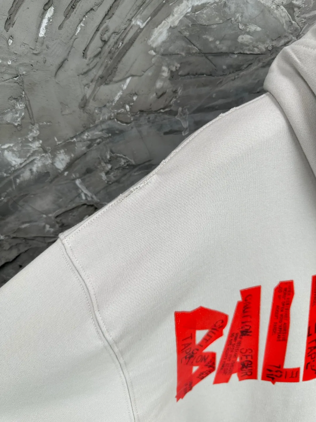 🅿️400 BALENCI*GA Paris' latest masking tape style hooded long-sleeved zipper sweatshirt. The back pattern is printed with imported environmentally friendly materials, and the tape is glued. Customized matching hardware. The letters are clear. The effect is three-dimensional. Exclusively pattern-woven and dyed 460g fabric. Threads are dyed in the same vat with zero color difference. Brick cabinet synchronization. Welcome to compare. Same style for men and women -Color: black beige -SIZE: Xs S M L Style No. 8970#