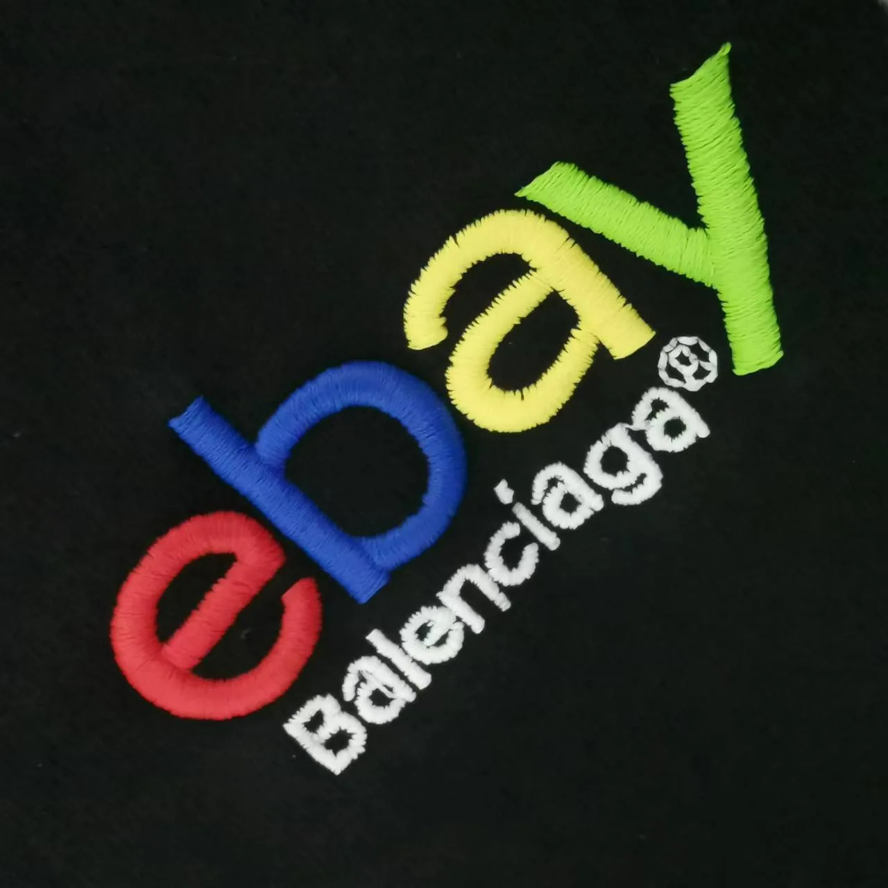 Top version Balenciaga 24ss letter embroidered elastic wide-leg sweatpants, loose fit, color: black, vibe pants with full design, three-dimensional tailoring, spliced ​​stripe contrasting color design, enhance the overall drape and three-dimensional sense, perfectly modify the leg shape, exquisite workmanship, can be worn in many seasons! The texture is full, the fabric is clear at a glance, and there are many details. A pair of pants can easily meet daily commuting and outdoor sports. A pair of trendy male representative Zhu Zhengyan’s upper body is a pair of amazing pants that are essential for your wardrobe!   Color: Black Size: XS-L P:370 Size: XS S M L