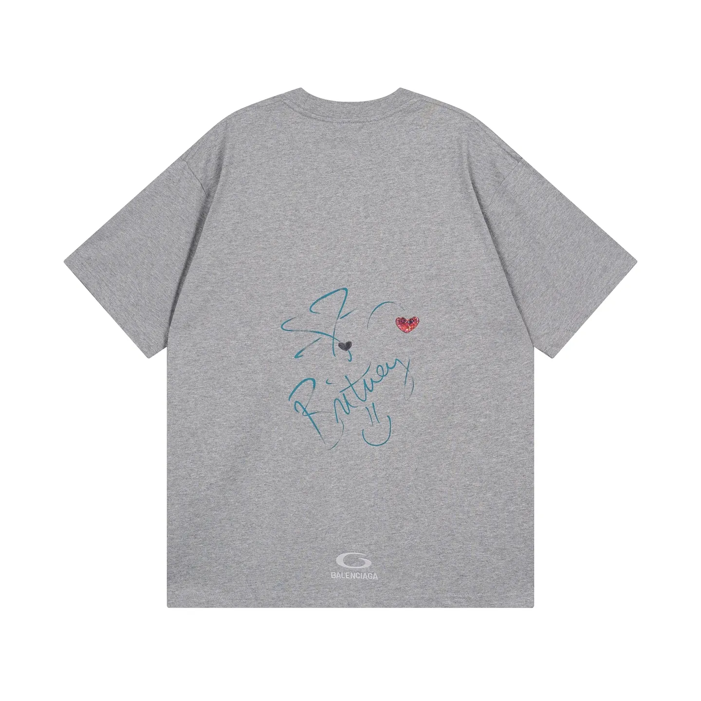 🅿️206 Actual pictures [Top version. Official website quality] BALENCI*GA/26 new model. Balenciaga Music |Britney Series limited edition music cooperation series, front and back direct-print printing, hot diamonds, washed and distressed short-sleeved T-shirt #SS26 latest style. Research and development at the first time, different market currencies. Comparisons welcome. The fabric is made of Paris ZP custom-woven and dyed cotton double yarn. Weighing 260 grams, the cloth surface is clean. The cloth pattern is clear, soft and comfortable. The threads are dyed with no color difference. Printing adopts computer direct printing. Garments are washed and aged. Jubie market currency. Welcome to compare. The version adopts OS loose shoulder design. Same style for men and women. Code: BL253701 Color: washed black, floral gray Size: XS S M L