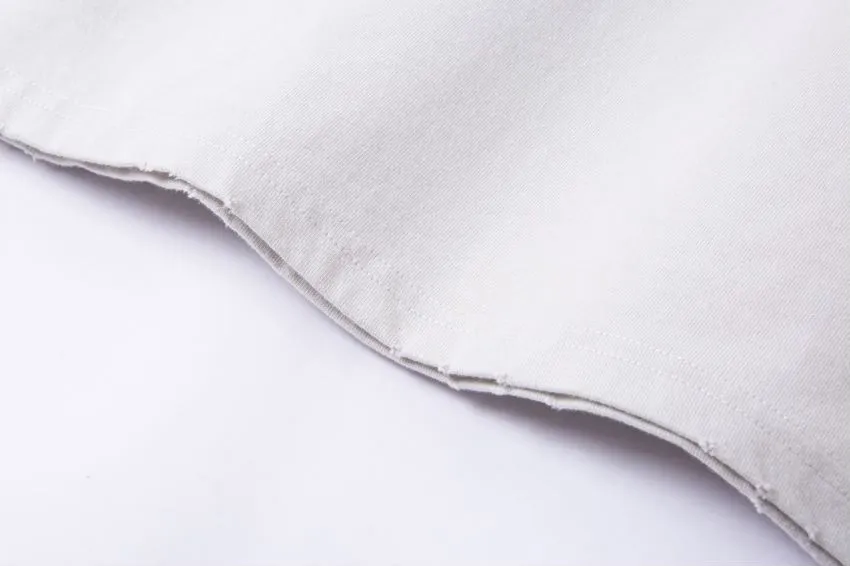 The top tested version of Balengianga Paris 24SS new high-quality hardware mold customization short-sleeved T-shirt This year's popular Paris model is too 🉑️. The front hardware imported hardware is made of ZP material. The 1:1 restoration is moderate to the touch. The hardware is imported hardware accessories. The front #embroidery is imported. Tajima high-density heavy embroidery technology. The font is three-dimensional and full. The garments are gradually dyed, the garments are washed and fried with snowflakes, and they are heavily aged and whitened. Hat, collar, pockets, cuffs, front and rear threads, details of holes are clearly visible. It is made of 32-count double yarn and 260-gram weight fabric. It is super comfortable. It is very comfortable and soft to wear in spring and summer, and you will not feel stuffy. It is very comfortable to wear and absorbs sweat, so it is more suitable to wear. It can be used as a base in spring and can be worn casually on the street. The color is eye-catching👍 The simple version is full of fashion and very comfortable to wear. It is well-designed and refuses to be monotonous and vulgar. It does not make ordinary styles. The modern elements and design sense come to mind, giving the piece of clothing a unique fashion color~ Color: White, washed black, Size: XS S M L P: 280