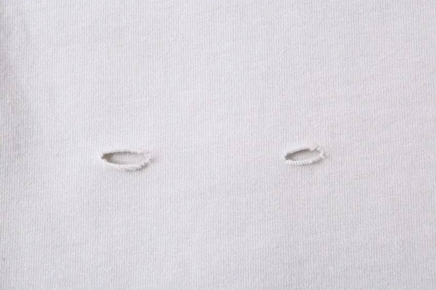 The top tested version of Balengianga Paris 24SS new high-quality hardware mold customization short-sleeved T-shirt This year's popular Paris model is too 🉑️. The front hardware imported hardware is made of ZP material. The 1:1 restoration is moderate to the touch. The hardware is imported hardware accessories. The front #embroidery is imported. Tajima high-density heavy embroidery technology. The font is three-dimensional and full. The garments are gradually dyed, the garments are washed and fried with snowflakes, and they are heavily aged and whitened. Hat, collar, pockets, cuffs, front and rear threads, details of holes are clearly visible. It is made of 32-count double yarn and 260-gram weight fabric. It is super comfortable. It is very comfortable and soft to wear in spring and summer, and you will not feel stuffy. It is very comfortable to wear and absorbs sweat, so it is more suitable to wear. It can be used as a base in spring and can be worn casually on the street. The color is eye-catching👍 The simple version is full of fashion and very comfortable to wear. It is well-designed and refuses to be monotonous and vulgar. It does not make ordinary styles. The modern elements and design sense come to mind, giving the piece of clothing a unique fashion color~ Color: White, washed black, Size: XS S M L P: 280