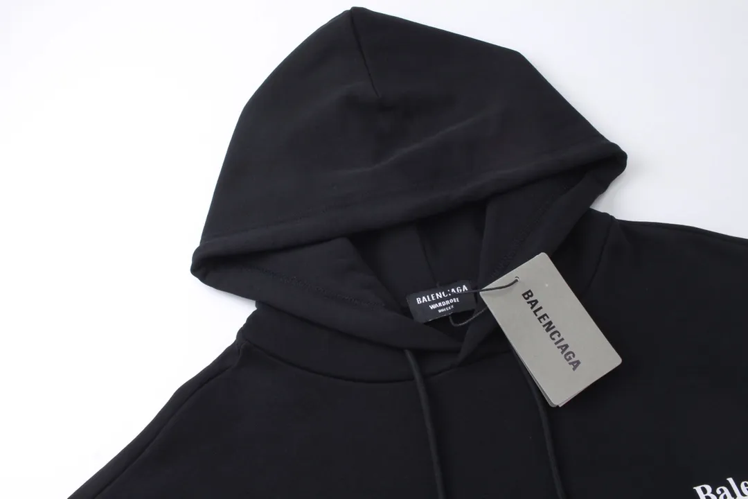 🅿️290 Detailed picture [Top version. Official website quality] BALENCI*GA/Paris #classic style, cola printed long-sleeved hooded sweatshirt. The fabric is made of Paris ZP custom-woven and dyed cotton sweatshirt. The weight is 450 grams. The cloth surface is clean. The cloth pattern is clear, soft and comfortable. The threads are dyed with no color difference. The classic pattern printing uses environmentally friendly imported glue and precision stencil. The letters are clear. No burrs. The three-dimensional effect is strong. All colors are synchronized with the brick cabinets, custom woven and dyed, and will not fade. Different market currencies. The version adopts OS loose shoulder design. Same style for men and women. Code: BL238031 Color: white, black, red, blue Size: XS S M L