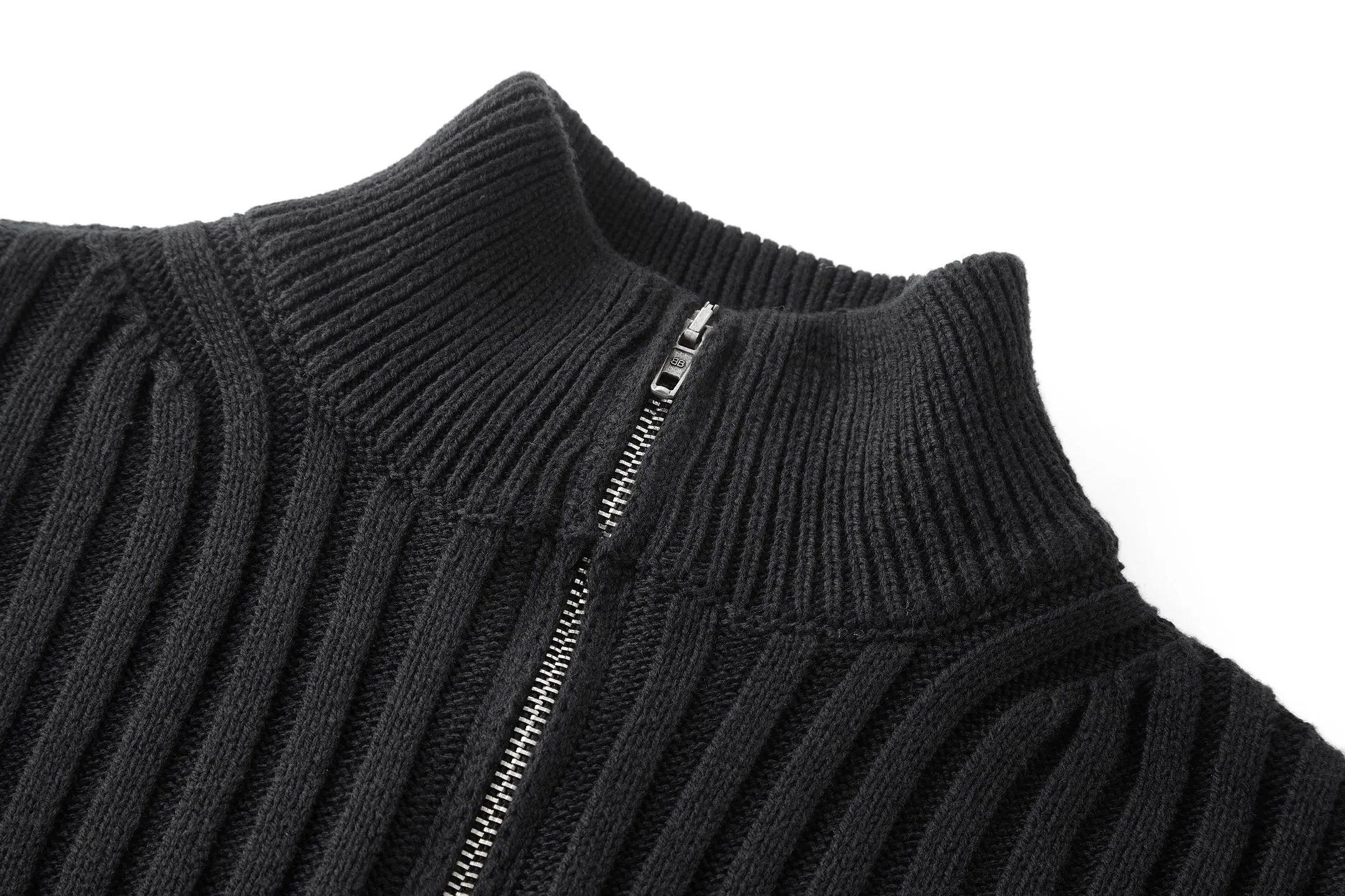 🅿️500 [Exclusive supply] BLCG half-zip sweater with silicone leather labels on sleeves and arms. The original version was purchased and developed for 13,000. The fabric is made of 56% polyester fiber and 45% cotton yarn. This fabric has elastic upper body and is suitable for outerwear. The fabric is soft and shapely. The silicone arm is custom-made with 0.1 imported material, and the brand logo is laminated on the surface. The zipper is distressed by electroplating, and the double B brand logo is laser engraved on the surface. Ready-to-wear washing - fixing the fit - adding hand feel - fixing the color. Size:S-M-L-XL