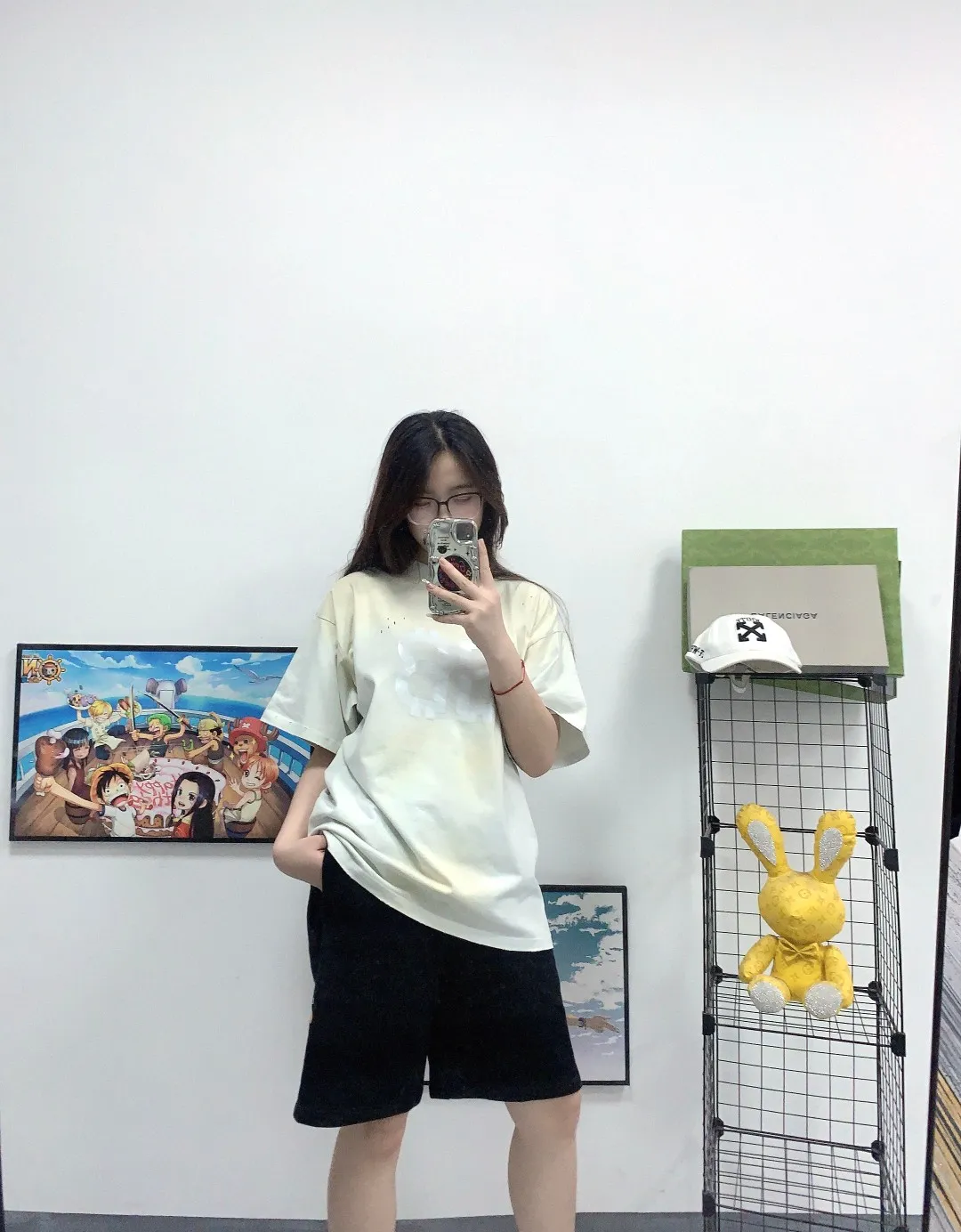 🎀Hot model pictures🎀【New arrival】Exclusive top version on the whole network BALENCIAGA 23SS Paris distressed orange double B mud dye orange BB printed round neck pure cotton male and female couple star same style short-sleeved T-shirt Special dirty and distressed craftsmanship, hand-painted double B pattern, pure cotton soft fabric, contrast-dyed fabric, ultra-fine flat screen printing process, full of fashion sense, dyed pure cotton fabric 240g heavy worsted, breathable cotton fabric, contrast-dyed Thermosetting ink printing uses chemical ink as pigment, and requires high temperature drying to solidify the ink on the fabric. The unique dirty, hole-dwelling and aged effect. Partial parts of the heavyweight pure cotton material are deliberately treated to create the effect of wear and tear, combined with the effect of rust spots and dirty colors to create a polluted appearance. Color; White Code Number; XS-M P:280