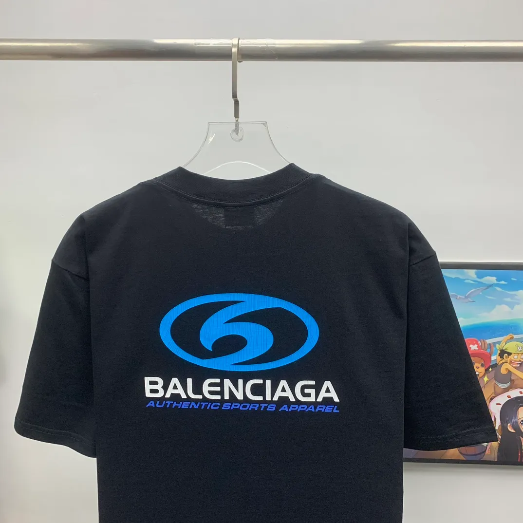 Top tested version 𝐁A𝐋EN𝐂IA𝐆A/Balenciaga Wave T-shirt Fabric: Double yarn 32 counts 240g - Counter synchronization #The highest version on the market The original development of custom-woven fabrics is washed and treated. Full of thickness. The texture is different from market products. Highly restored #Original molding. Printed using an imported oval crack machine. Each print is aligned neatly without burrs. The front and rear platens are hand-printed. Precision mesh production stencils. Imported environmentally friendly slurry scraper, letters are clearly restored, letter spacing, size is consistent with the original version, highly restored to 24ss, best-selling model on the market, same style for men and women size: xs s m l color: black white P: 290