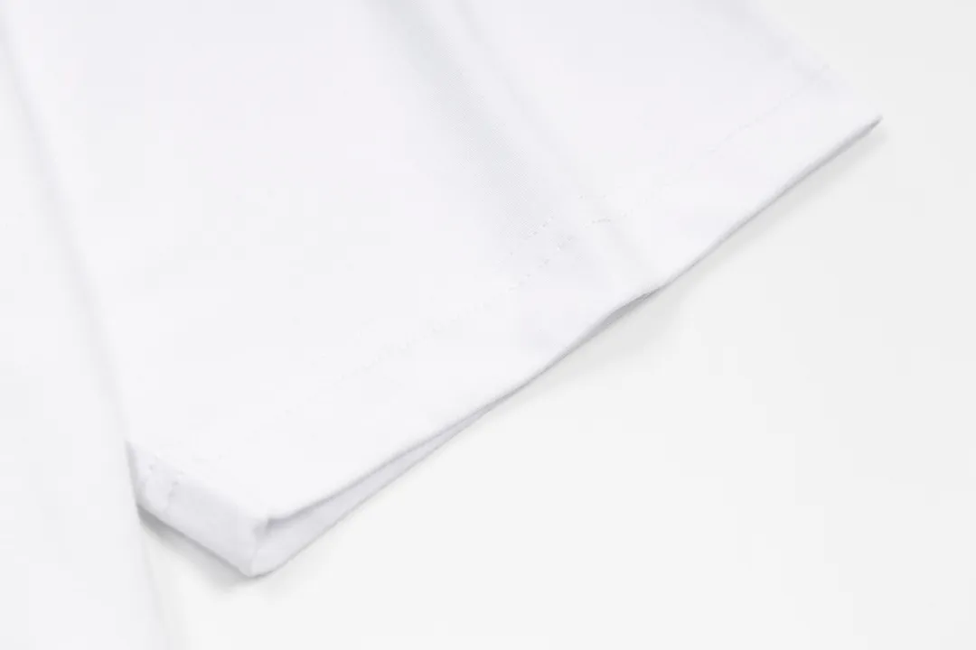 🅿️170 Detail Picture [Top version. Official website quality] BALENCI*GA/Paris. Classic style. 22SS#BALENCI*GA# Portrait band direct-injection printed short-sleeved T-shirt. Brick cabinet synchronization. The fabric is made of Paris ZP custom-woven and dyed 100% cotton double yarn compact cotton. The weight is 260 grams, the cloth surface is clean. The cloth pattern is clear, soft and comfortable. The threads are woven and dyed with no color difference. The classic pattern adopts Kornit direct-injection printing, which has no hand feel and a three-dimensional effect, restoring the brick cabinet. The version adopts the OS loose shoulder version. The same style for men and women. Code: BL223037 Color: black. White. Medium gray Size: XS S M L