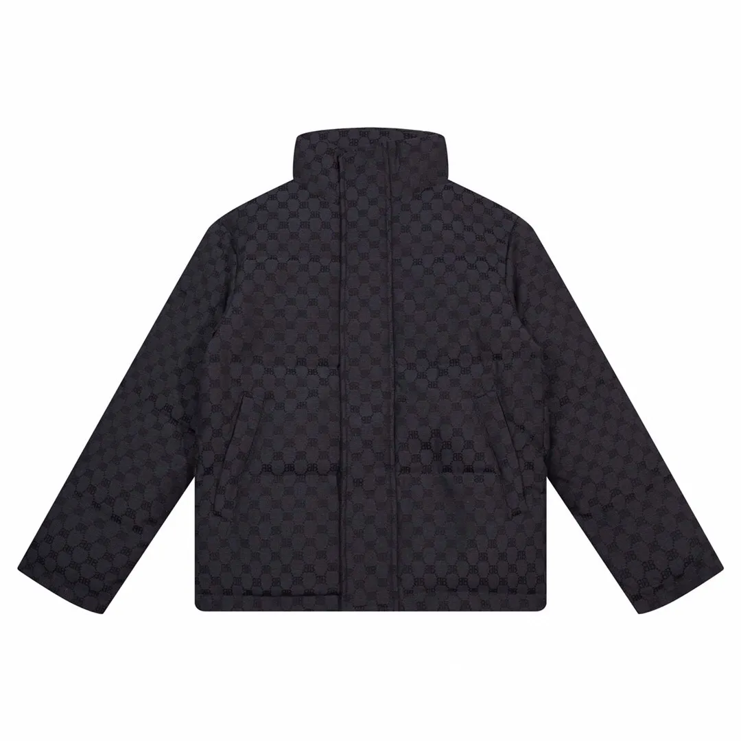 🅿️420 Style number: Y03 Balenciaga Super soft, fluffy and plump, super heavy-duty, the fabric is well-crafted and has a perfect fit. Note: the fabric is super comfortable for both men and women (the first time I made a down jacket this year, and the price-performance ratio is so high that it breaks the ceiling) [Top-quality fabric + features: ✅The down content is 90 down, and the gram weight is about 380-420g. ✅It needs to be customized individually. It is very thick and has a three-dimensional and full feeling from 360 degrees! ✅The down jacket uses a double-layer anti-down liner design! Super windproof performance ✅Hardware 1:1 fully customized ZP craftsmanship: spot heavy goods! The highest version is produced by the same celebrity couple and must be good. This down jacket uses a double-layer anti-velvet liner design! It has super windproof performance and will be very warm when worn in winter! It is filled with white duck down and has high fluffiness, so it can be worn at minus ten degrees ❗ Color: black (popular color) Size: M–XXL