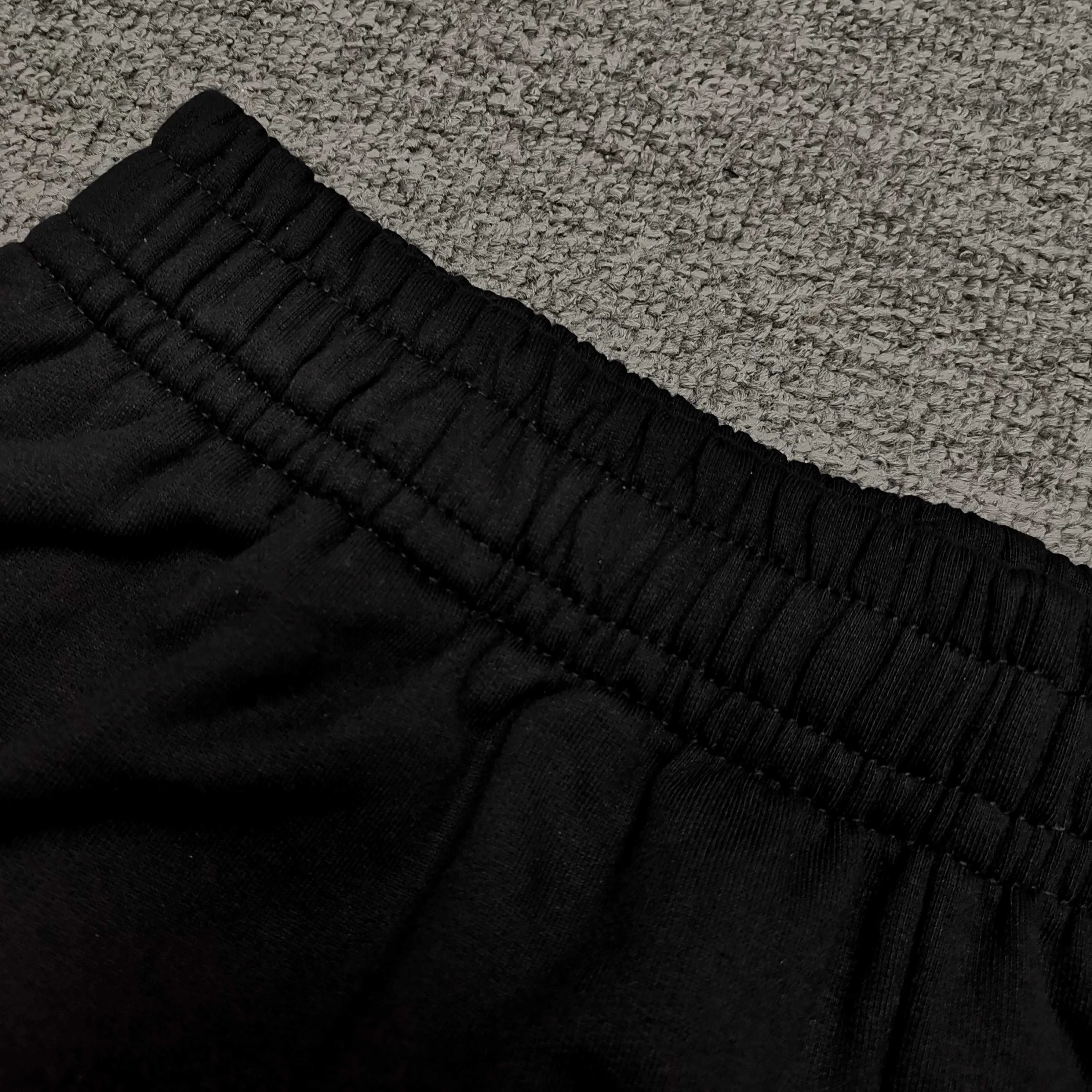 [Top version. Official website quality] BALENCI*GA/Paris co-branded Lamborghini shorts. Embroidery on the front and left, double-layer mesh lining, and multi-position hem shorts. Extra heavy craftsmanship. SS25 latest model. Research and development at the first time, different market currencies. Comparisons welcome. The fabric is made of custom-woven sports fabric that absorbs moisture and is comfortable and dry. Whether you are doing sports or fitness or going out on the street every day, you can easily become the center of attention. Weight 180 grams. The embroidery is done using imported Tajima embroidery machines. The pattern letters are clear, three-dimensional and without burrs. Different market currencies. Comparisons welcome. The version adopts a loose version. The same style for men and women. Color: Black Size: XS S M L P290