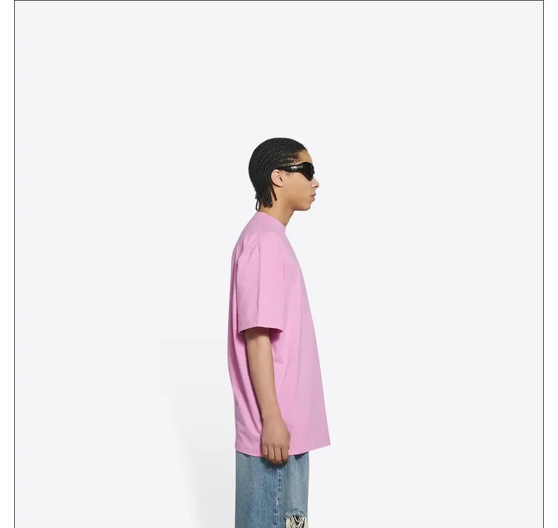 ♻️💯Upper body reference model picture ❤️The top tested version of the new BALENCIAGA Balenciaga five-star embroidery environmentally friendly large LOGO male and female couple stars the same short-sleeved T-shirt BEHRINGER embroidery technology, 5-star environmental protection series! The embroidery is meticulous and detailed! The font is full and the texture is clear! The fabric is made of 280g high-count double-yarn pure cotton, polyester-free, and absolutely no pilling! Size: XS-L Color: Black Pink P:250