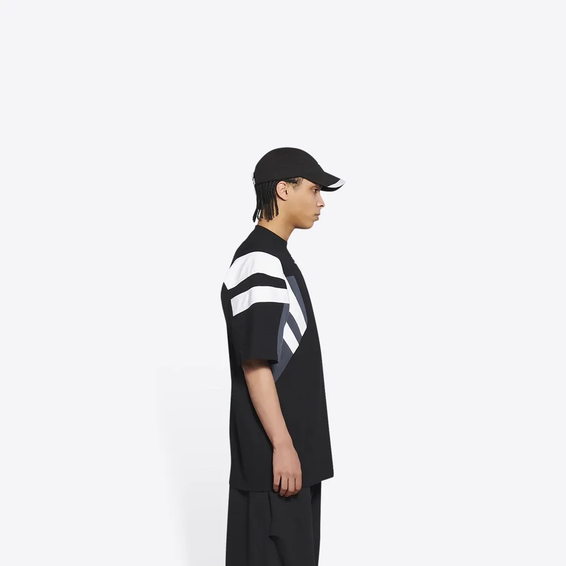 #官网图#——The top-grade certified version of BALENCIAGA/Balenciaga 22SS splicing heavy industry male and female couple star same style short-sleeved T-shirt. Here is an explanation of why mine is dozens of dollars more expensive than others: 1. I feel that there is nothing to explain. This product can be shipped at this price and it is already a philanthropist. The difficulty of splicing. I changed a dozen factories and shook my head. It is a miracle that it can be shipped. 2. Each model is produced by the company. The details of the workmanship and fabrics are consistent with the original ones. There is no color difference between them and the counters. Replica is not terrible. Whoever fakes it will be embarrassed. It’s not shameful to make a replica, it’s shameful if you can’t buy the correct version if you make a replica. All of my series can be found in all major places and will be absolutely stunning! 3. The fabric is made of 280g Paris-specific double yarn. No one can make better fabrics than mine. There is really no way to compare with the ordinary version on the market. Respect it. It is authentic and costs thousands of dollars. Don’t wear the quality of street stalls. 4. The workmanship is restored in all aspects and the packaging is restored in all aspects. 5. I guarantee here that this is the highest quality you can find. Size: XS-L (the correct version size L can wear 220 pounds, which is very large) Fabric: Customized 280g custom-woven and dyed double yarn Color: Black Version: The whole piece adopts three-needle and five-thread technology, (neckline-shoulder seam-sleeve seam-pressed double thread, looks more three-dimensional and textured) The same process as the original original, classic version, small dropped shoulders, micro silhouette! ✔️Correct 240g double yarn fabric ✔️Correct high version ✔️Correct double yarn high weight thread ✔️Correct packaging details P:310