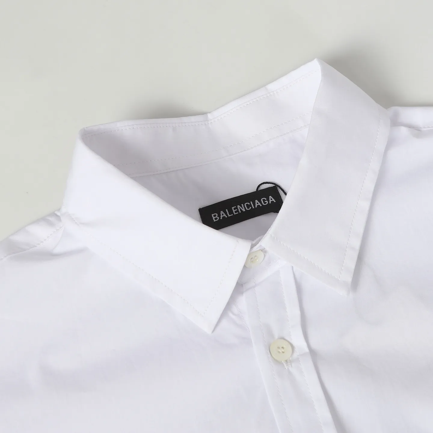 🅿️306 BALENCIAGA BLCG NANO BB embroidered long-sleeved shirt. Customized plain cotton fabric, imported machine embroidery technology, using side-turn buried stitching process to provide high-quality stitching effect, smooth and neat, neat and tidy. The fabrics have been sand washed for better hand feel and texture, not easy to deform, not easy to shrink, not easy to fade, customized accessories, loose version Color: black/white Size: 36 38 40 42