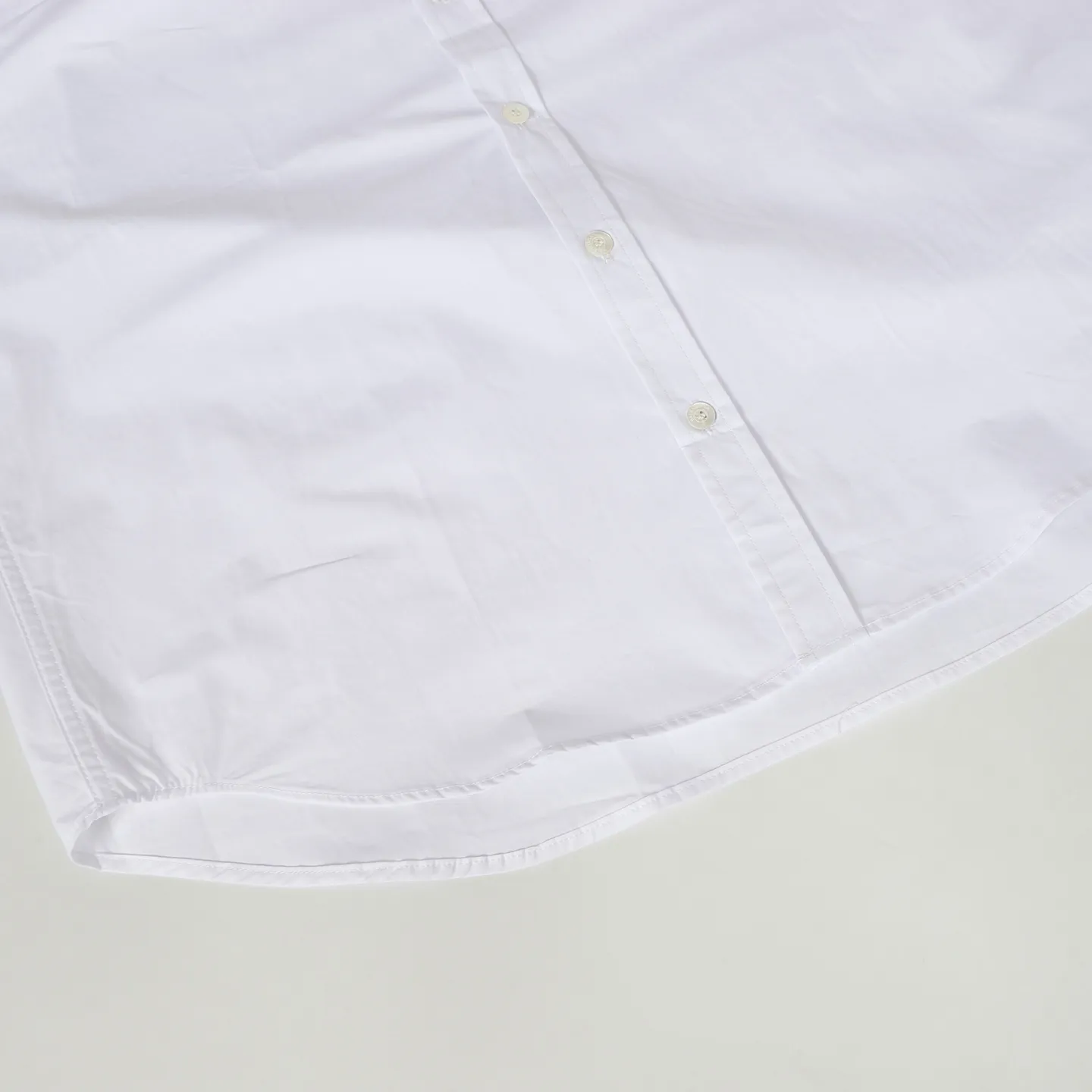 🅿️306 BALENCIAGA BLCG NANO BB embroidered long-sleeved shirt. Customized plain cotton fabric, imported machine embroidery technology, using side-turn buried stitching process to provide high-quality stitching effect, smooth and neat, neat and tidy. The fabrics have been sand washed for better hand feel and texture, not easy to deform, not easy to shrink, not easy to fade, customized accessories, loose version Color: black/white Size: 36 38 40 42