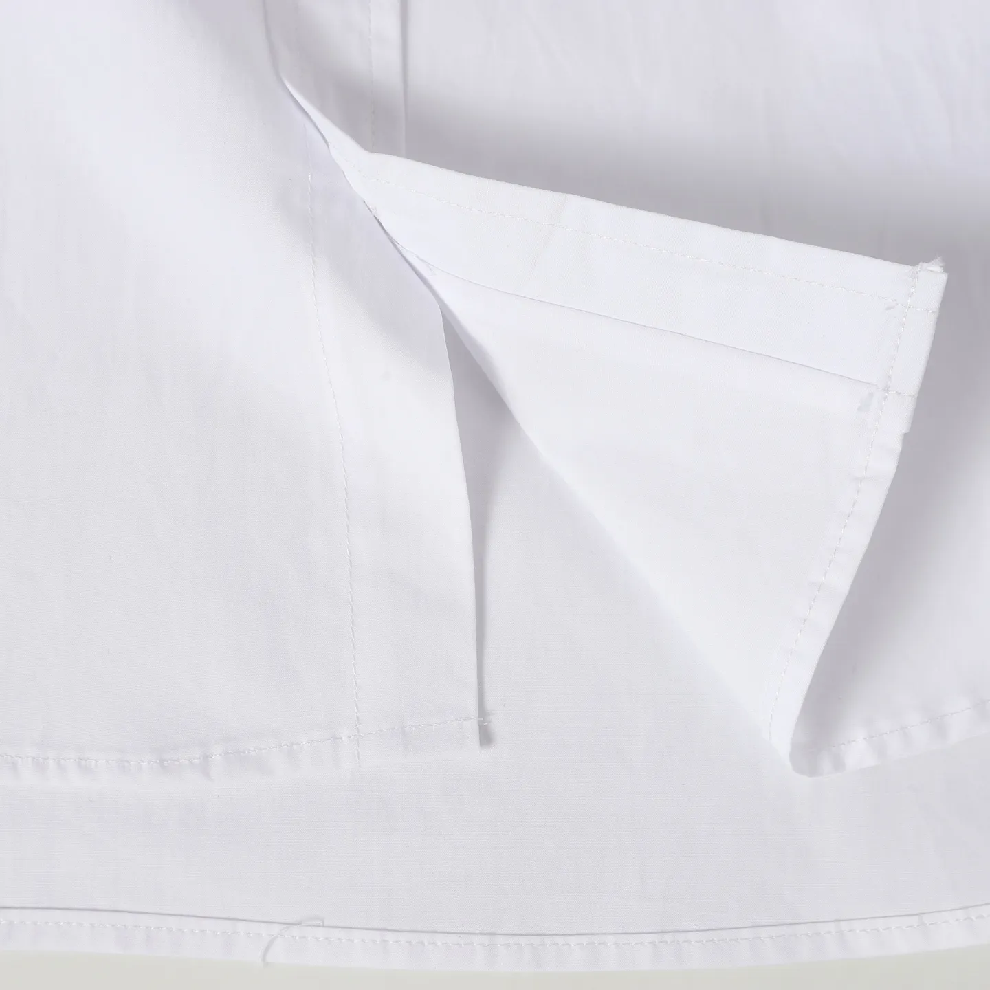 🅿️306 BALENCIAGA BLCG NANO BB embroidered long-sleeved shirt. Customized plain cotton fabric, imported machine embroidery technology, using side-turn buried stitching process to provide high-quality stitching effect, smooth and neat, neat and tidy. The fabrics have been sand washed for better hand feel and texture, not easy to deform, not easy to shrink, not easy to fade, customized accessories, loose version Color: black/white Size: 36 38 40 42