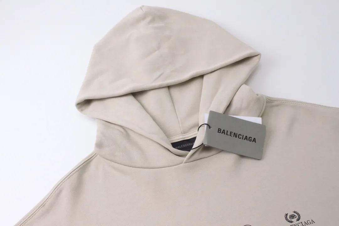 🅿️300 Detailed picture [Top version. Official website quality] BALENCI*GA/Paris BALENCI*GA#2023 spring and summer new style, long-sleeved sweatshirt with classic LOGO printed all over it. 2023 autumn and winter new product. Brick cabinet synchronization. The fabric is made of Paris ZP custom-woven and dyed cotton double yarn sweatshirt. The weight is 450 grams, the cloth surface is clean. The cloth texture is clear. Soft and comfortable. Good color fastness. Not easy to change color. The threads are woven and dyed with no color difference. The printing uses imported environmentally friendly rubber paddles, precision stencils, fine LOGO letters, clear letters, no burrs, and a three-dimensional effect. Restore brick cabinet. The version adopts OS loose shoulder style. Same style for men and women. Code: BL238002 Color: black, beige, pink, smoke gray. Size: XS S M L