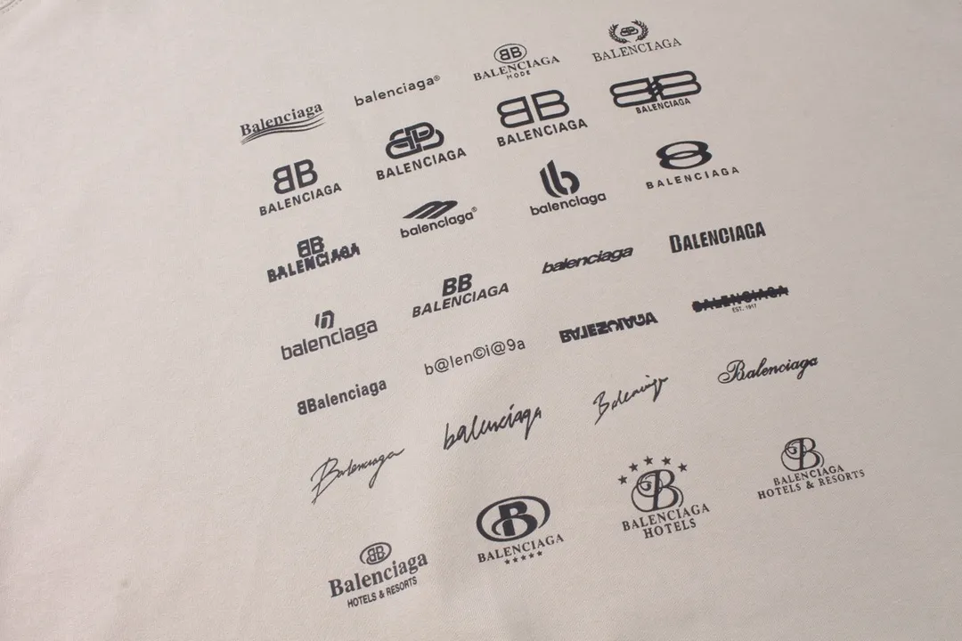 🅿️300 Detailed picture [Top version. Official website quality] BALENCI*GA/Paris BALENCI*GA#2023 spring and summer new style, long-sleeved sweatshirt with classic LOGO printed all over it. 2023 autumn and winter new product. Brick cabinet synchronization. The fabric is made of Paris ZP custom-woven and dyed cotton double yarn sweatshirt. The weight is 450 grams, the cloth surface is clean. The cloth texture is clear. Soft and comfortable. Good color fastness. Not easy to change color. The threads are woven and dyed with no color difference. The printing uses imported environmentally friendly rubber paddles, precision stencils, fine LOGO letters, clear letters, no burrs, and a three-dimensional effect. Restore brick cabinet. The version adopts OS loose shoulder style. Same style for men and women. Code: BL238002 Color: black, beige, pink, smoke gray. Size: XS S M L