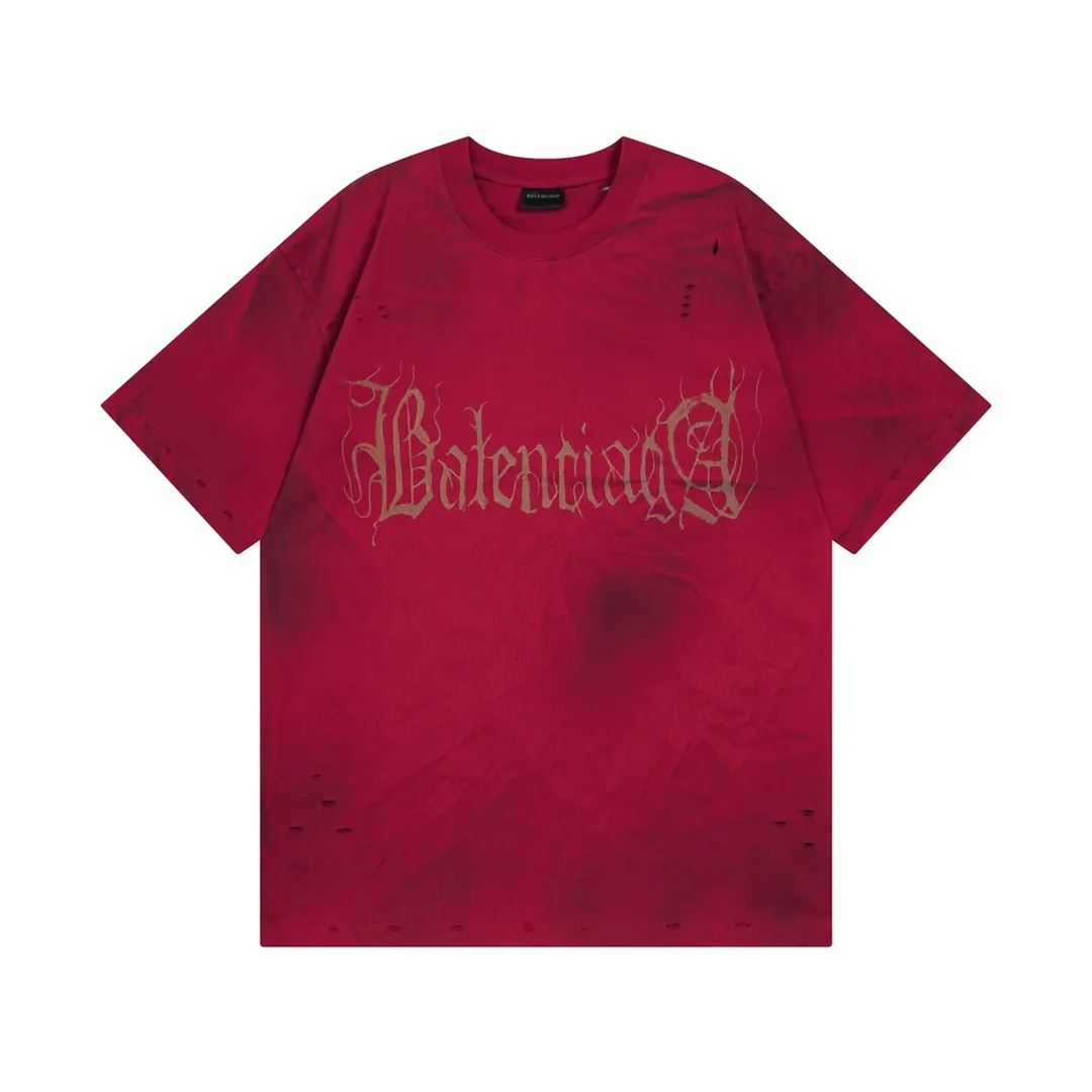 🅿️206 Detailed Picture [Top version. Official website quality] BALENCI*GA/Paris. 2024 latest Sanskrit letters LOGO hand-painted worn distressed short-sleeved T-shirt. Brick cabinet synchronization. ⚠️Difference in market currency. YB development. Color system is black and blue. Worn. Hand-painted consistent with ZP,‼ ️The fabric is made of Paris ZP custom-woven and dyed 100% double yarn compact cotton. The weight is 260 grams. The cloth surface is clean. The cloth pattern is clear, soft and comfortable. The threads are dyed with no color difference. Ready-made garments are hand-painted, worn, and distressed, with heavy craftsmanship. Comparisons welcome. The version adopts OS loose shoulder style. Same style for men and women. Code: BL223203 Color: black blue. red Size: XS to L