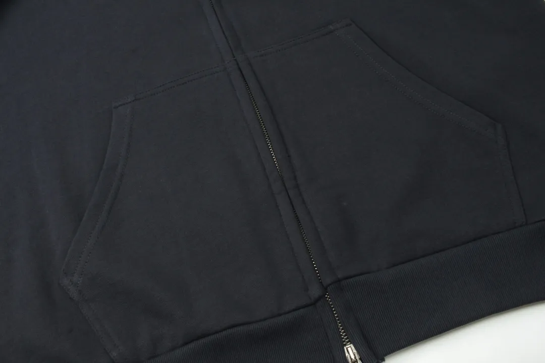 🅿️370 Detailed Picture [Top version. Official website quality] BALENCI*GA/Paris. 2024 latest flame graffiti direct-printed long-sleeved hooded zipper cardigan sweatshirt. Brick cabinet synchronization. ⚠️Difference market currency. YB development. The fabric is made of Paris ZP custom-woven and dyed 100% cotton double yarn compact cotton. The weight is 260 grams, the cloth surface is clean. The cloth pattern is clear, soft and comfortable. The threads are dyed with no color difference. The front and back printing adopts Kornit direct-injection printing pattern and adopts OS loose shoulder-dropping pattern. Same style for men and women. Code: BL238056 Color: dark gray blue. Pink Size: XS S M L