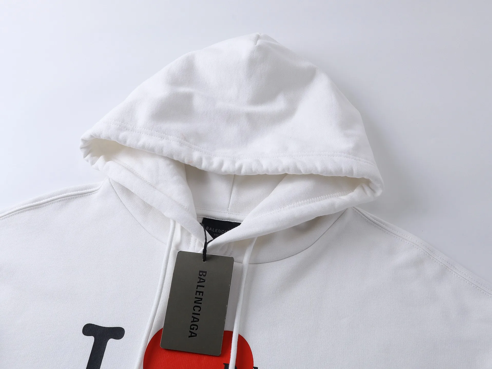 🅿️330 real photos [Top version. Official website quality] BALENCI*GA/Paris. SS25 latest model, Balenciaxx art multi-branded printed hooded sweatshirt. Brick cabinet synchronization. Genuine product developed in the first time, happy to print and compare! The fabric is made of Paris ZP custom-woven and dyed cotton sweatshirt. Weighing 460 grams, the cloth surface is clean. The cloth pattern is clear, soft and comfortable. The threads are dyed with no color difference. The printing uses environmentally friendly imported materials. The letters are clear and the effect is three-dimensional. The version adopts OS loose shoulder design. Same style for men and women. Code: BL258962 Color: black, white Size: XS S M L