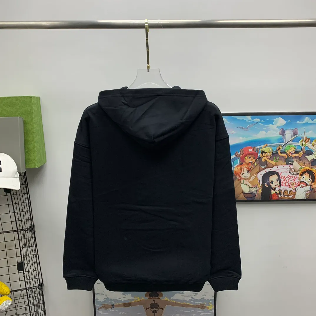 Top tested version BALENCIAGA 23ss autumn and winter new heavy hooded sweatshirt Paris hooded sweatshirt (big drop shoulder style) Original fabric official same style 440g double-strand large terry fabric dyed in the same vat. The wet weight can reach 460g. It feels very comfortable. The latest brick cabinets in autumn and winter are synchronized. Fashionable and individual. A super versatile and good-looking sweatshirt. Very suitable for both men and women. A must-have for everyone. Tag, collar label, washed wheat. Complete three standards, packaging Sydney paper [1:1 original production, high control of details] Fabric: 440g double-strand large terry Color: Black White Size: XS-L P:430