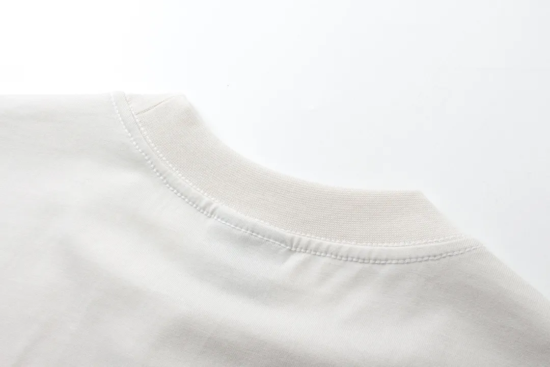 🅿️170 detailed pictures [Top version. Official website quality] BALENCI*GA/Paris. 2024 new model. Paris and EREWHON cooperation series new model, brick cabinet synchronization. Genuine product developed at the first time, happy to print and compare! The fabric is made of Paris ZP custom-woven and dyed cotton double yarn. Weighing 260 grams, the cloth surface is clean. The cloth pattern is clear, soft and comfortable. The threads are dyed with no color difference. The classic LOGO is printed using environmentally friendly imported materials, with clear letters and a three-dimensional effect. Restore the brick cabinet. Different market currency, welcome to compare, the version adopts OS loose shoulder version. Same style for men and women Coding: BL233311 Color: black, apricot Size: XS to L