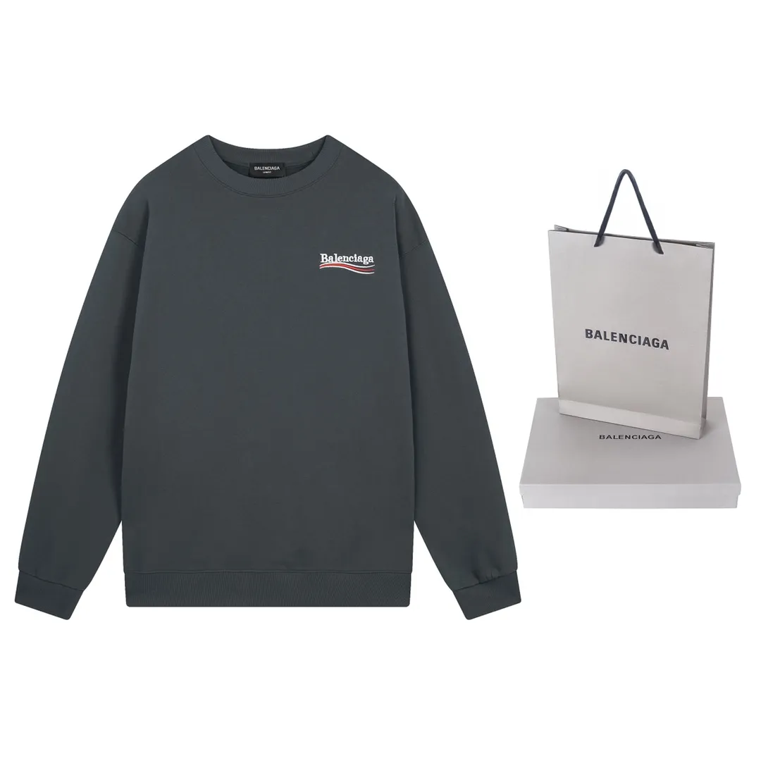 🅿️240 Detailed picture [Top version. Official website quality] BALENCI*GA/Paris #Classic style. Coke embroidered round neck sweatshirt. The fabric is made of Paris ZP custom-woven and dyed cotton sweatshirt. The weight is 450 grams. The cloth surface is clean. The cloth pattern is clear, soft and comfortable. The threads are dyed with no color difference. The classic pattern embroidery uses an imported embroidery machine, and the embroidery thread color is embroidered according to the original color. It is produced according to the pictures in the Jubie market. The letters are clear. The three-dimensional effect is strong. The version adopts the OS loose shoulder version. The same style for men and women. Coding: BL235565 Color: black, white, dark gray, blue, off-white Size: XS S M L